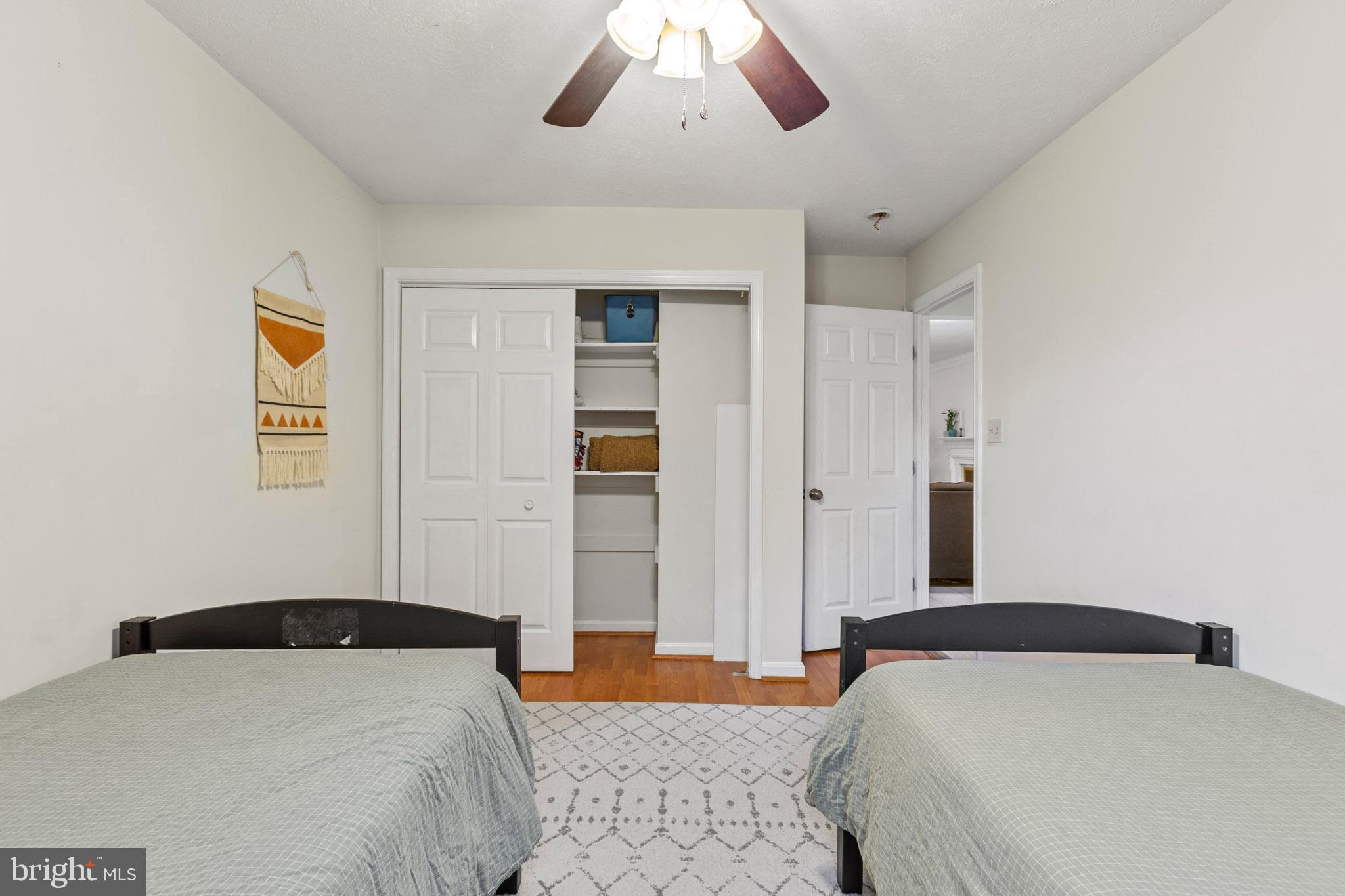 COUNTRY LAKES - Residential