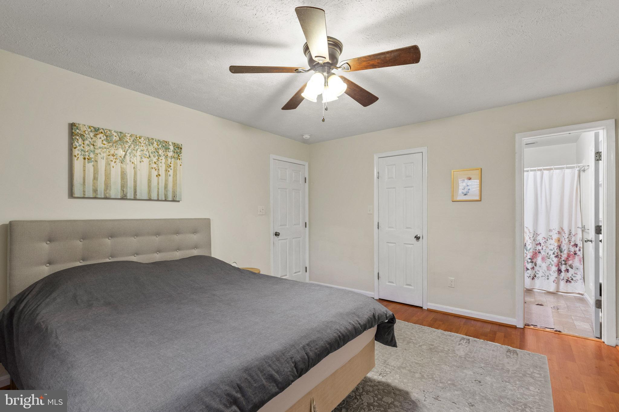 COUNTRY LAKES - Residential