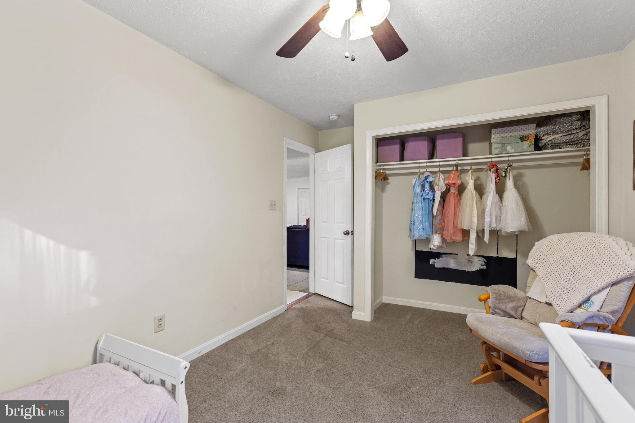 COUNTRY LAKES - Residential