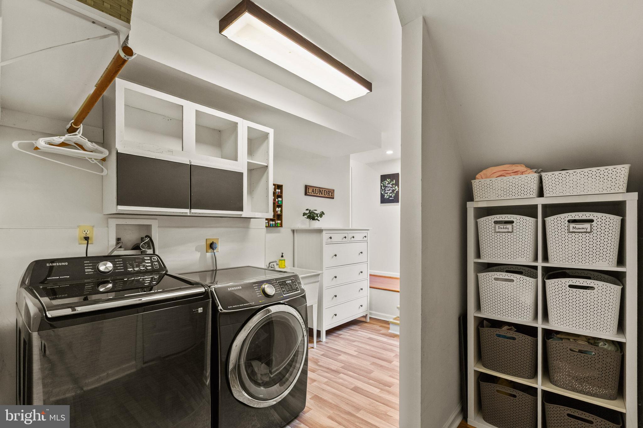 COUNTRY LAKES - Residential