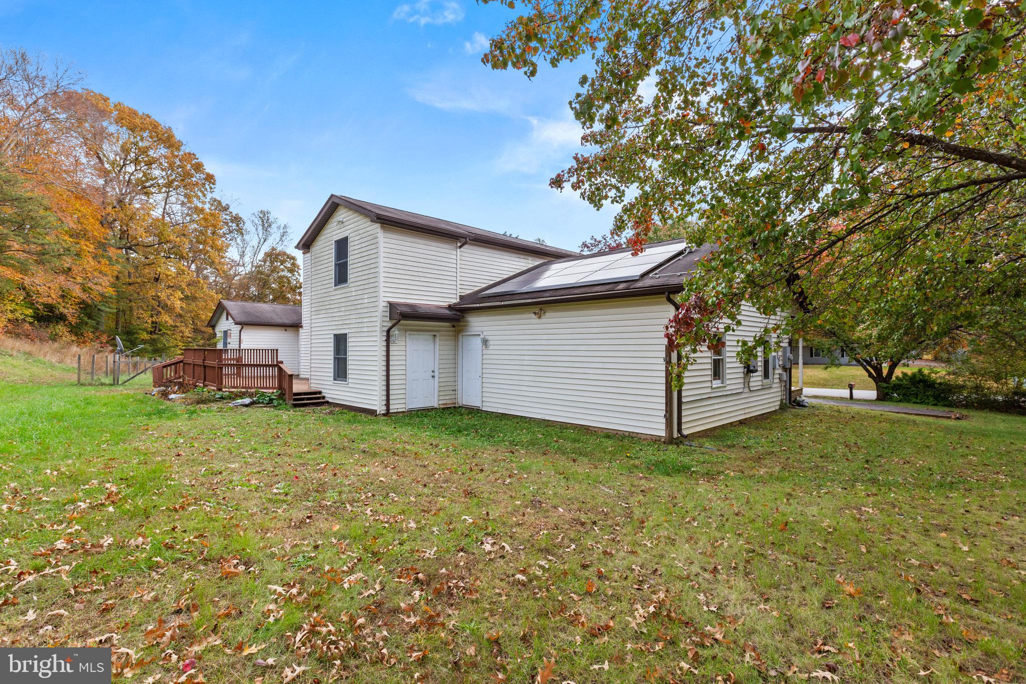 COUNTRY LAKES - Residential