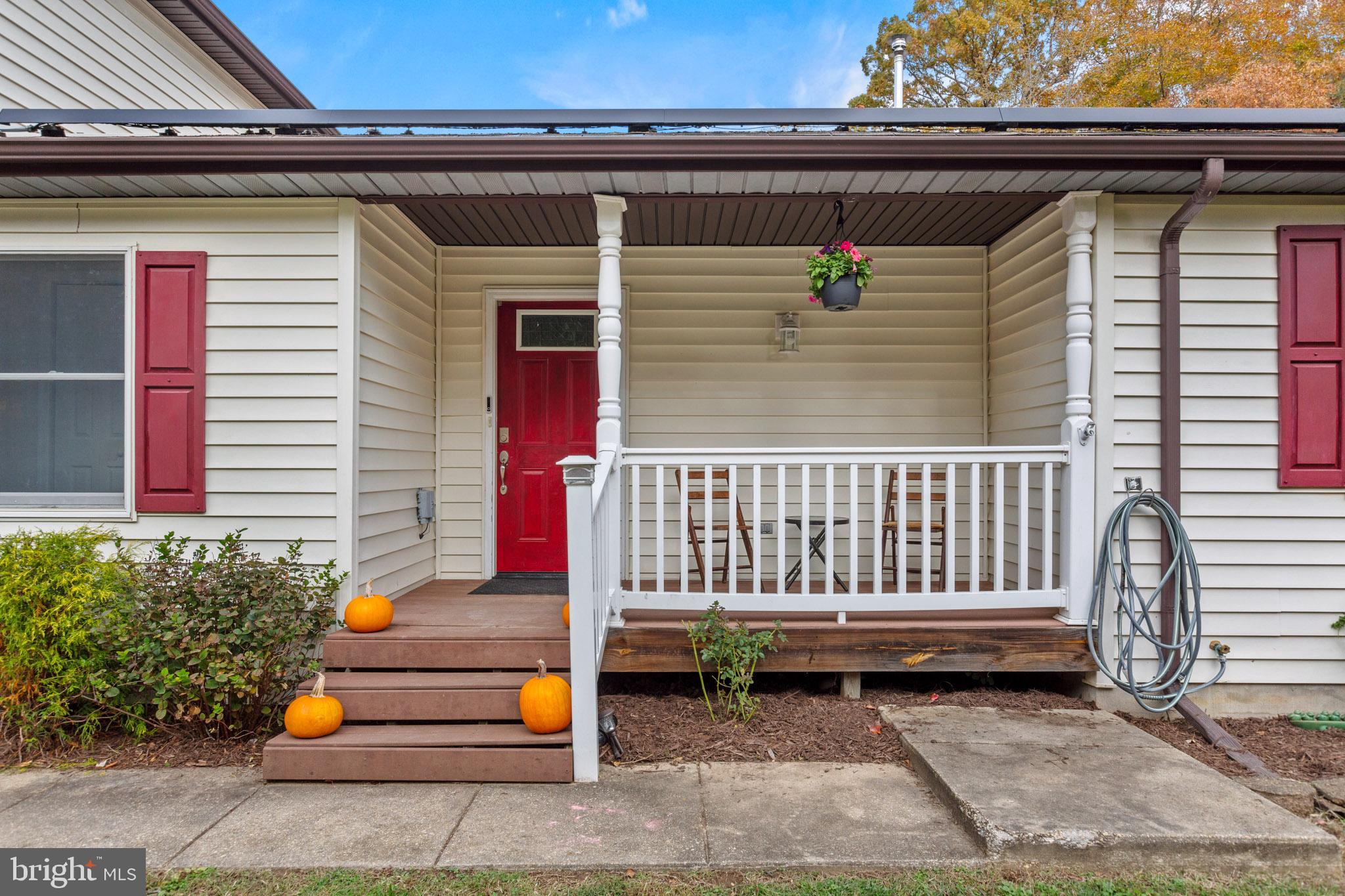 COUNTRY LAKES - Residential