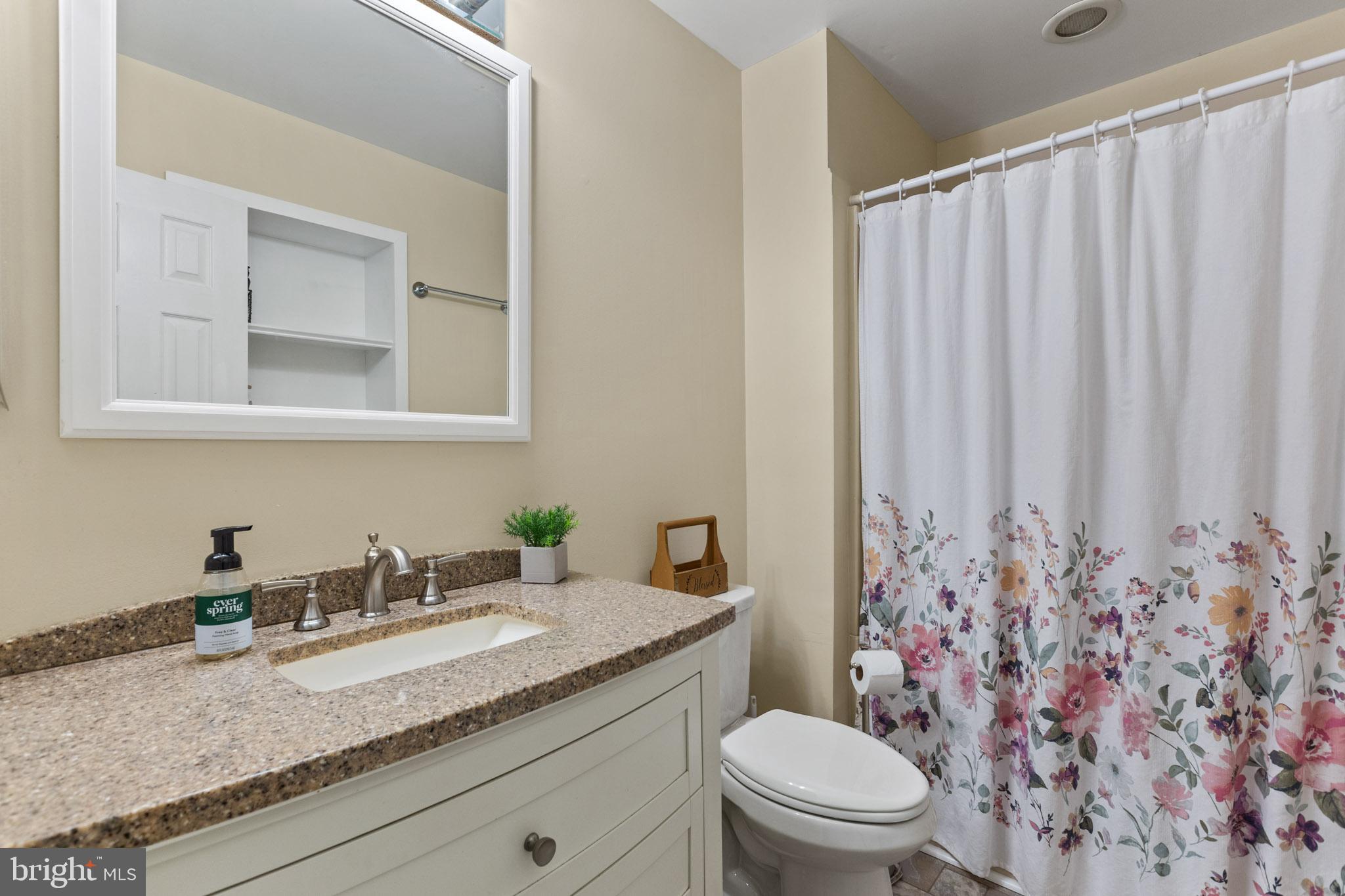 COUNTRY LAKES - Residential