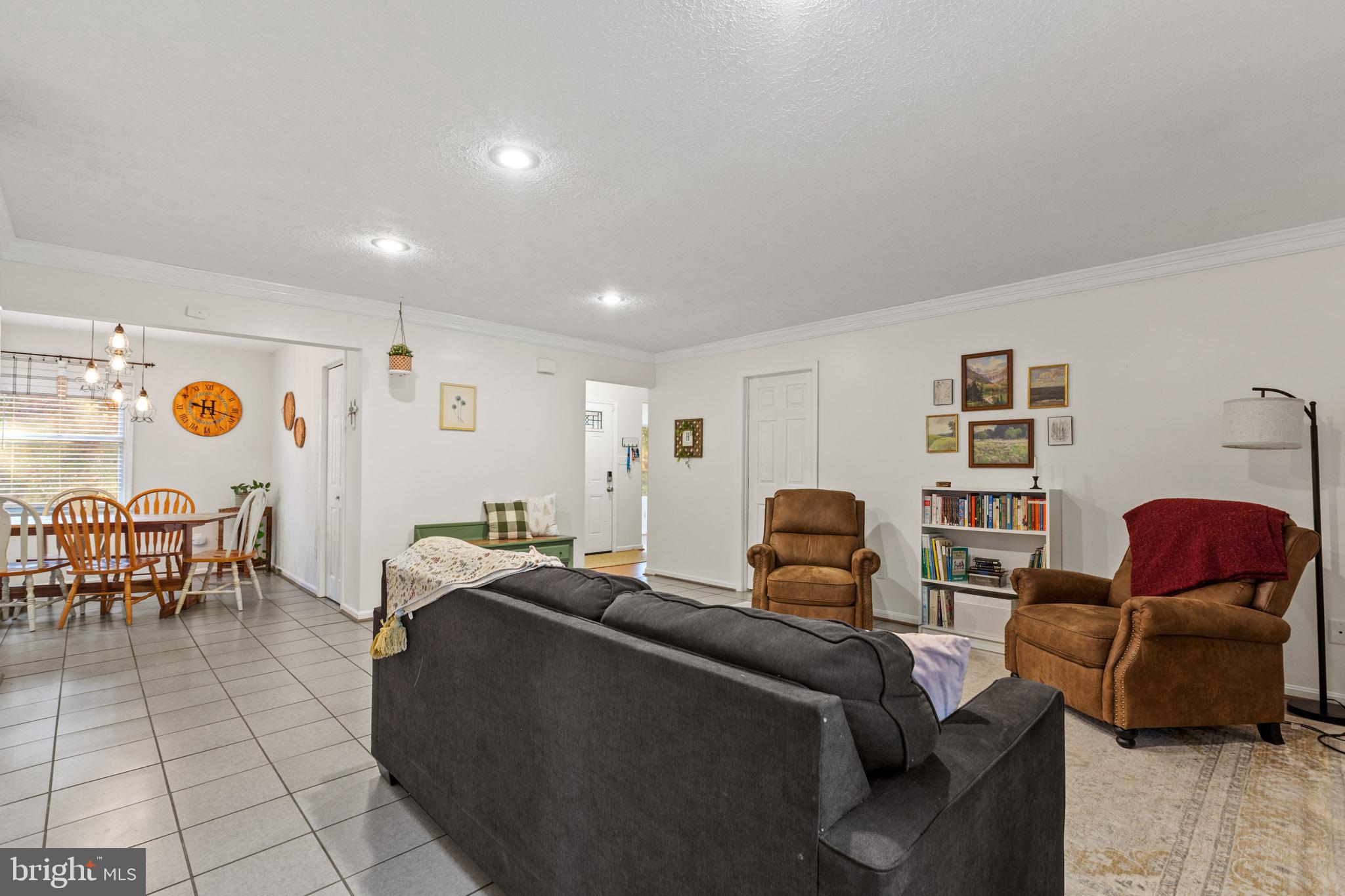 COUNTRY LAKES - Residential