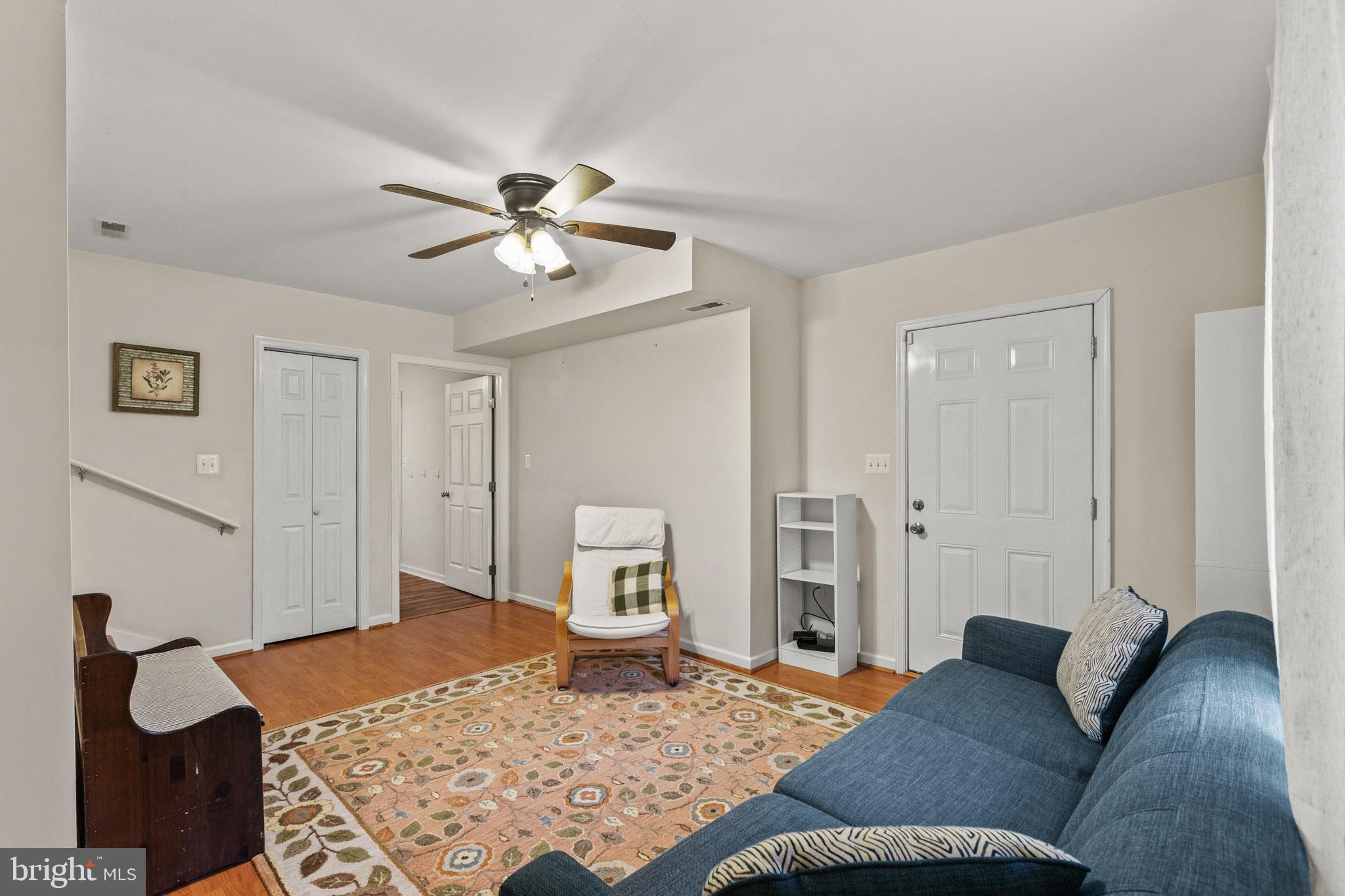 COUNTRY LAKES - Residential