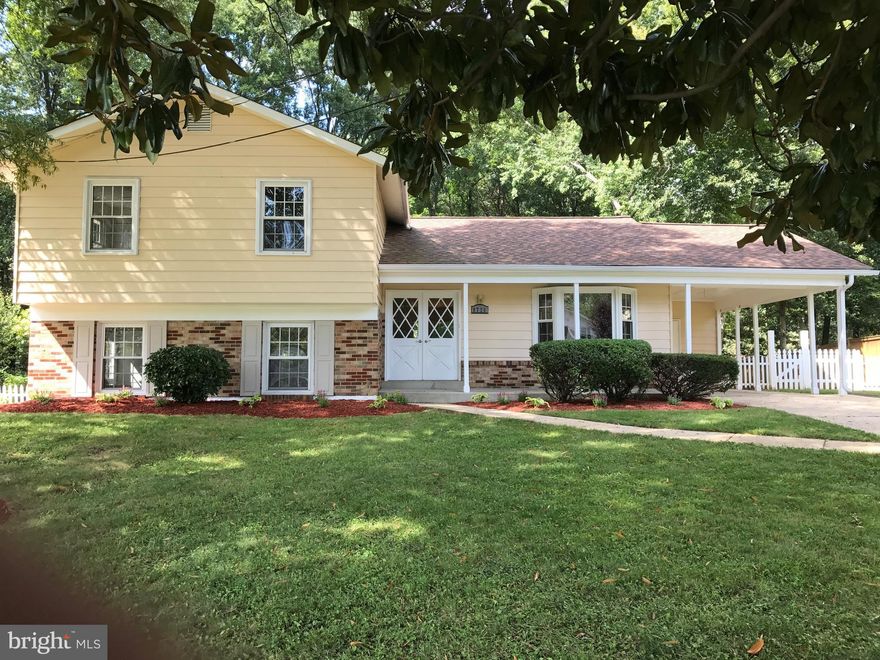 Wonderful home with 5 bedrooms and 3 full bathrooms with hardwood floors in the living, dining, and family rooms! This home sits on a nice sized lot perfect for relaxing or entertaining. It's located in a lovely Mt. Vernon community near tons of places for shopping and dining. Priced to sell.