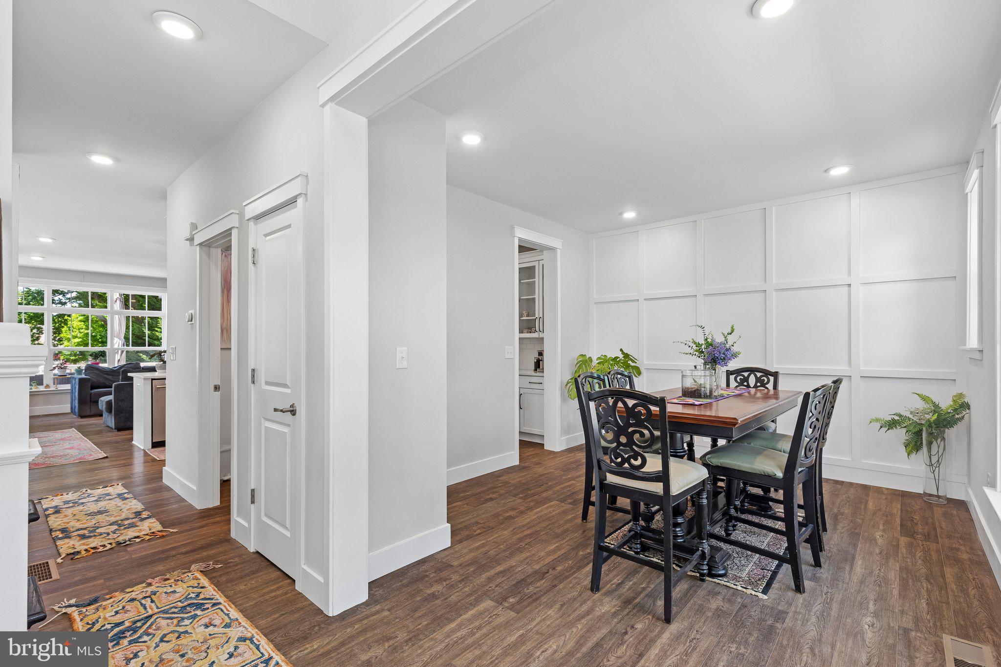 LEWIS MANOR - Residential