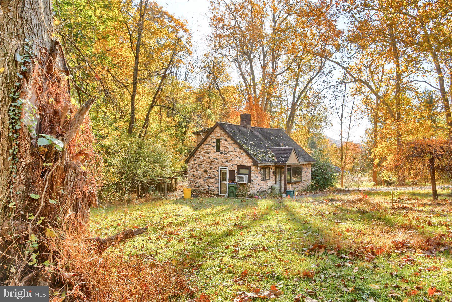 1025 & 1029 ROBERTS VALLEY ROAD