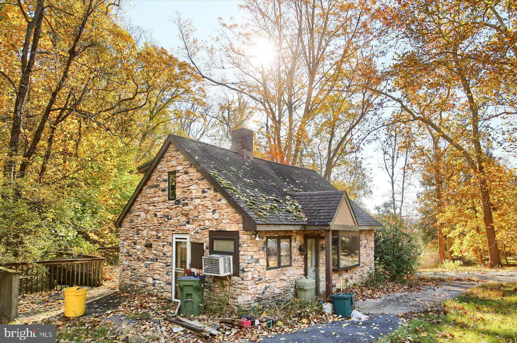 1025 & 1029 ROBERTS VALLEY ROAD