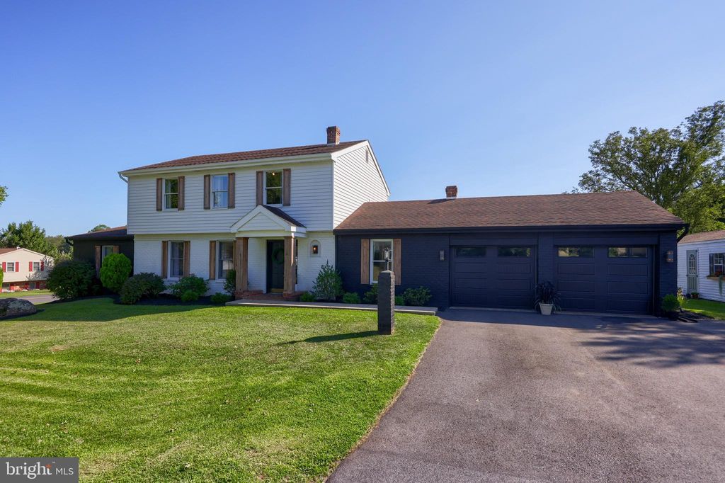 Photo of 2 MASTERS DR, DENVER, PA 17517 (MLS # PALA2039676)