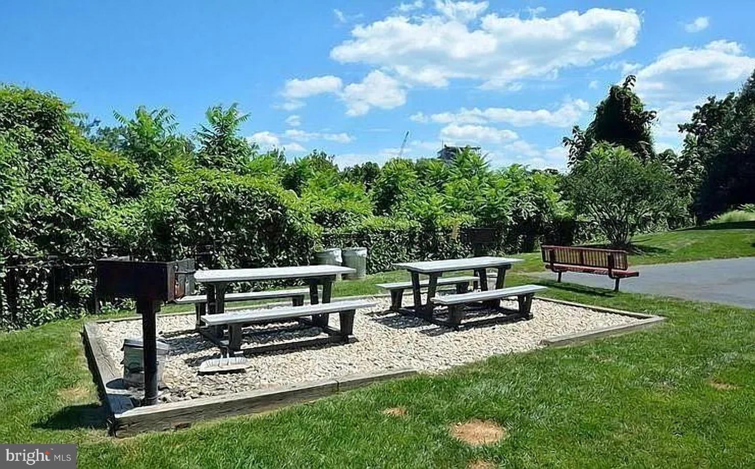 GATES OF MCLEAN - Residential