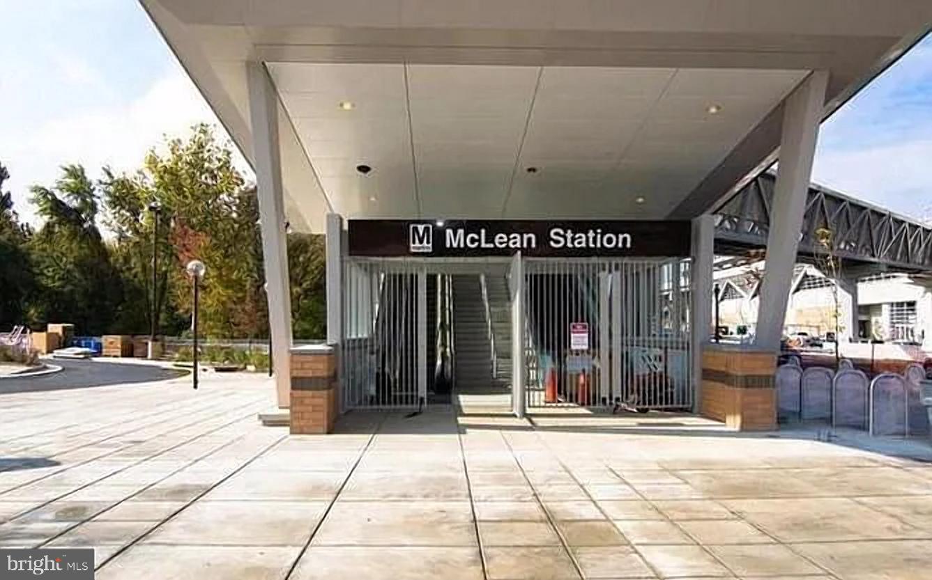 GATES OF MCLEAN - Residential