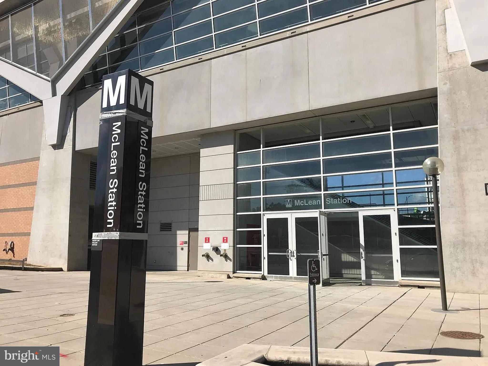 GATES OF MCLEAN - Residential