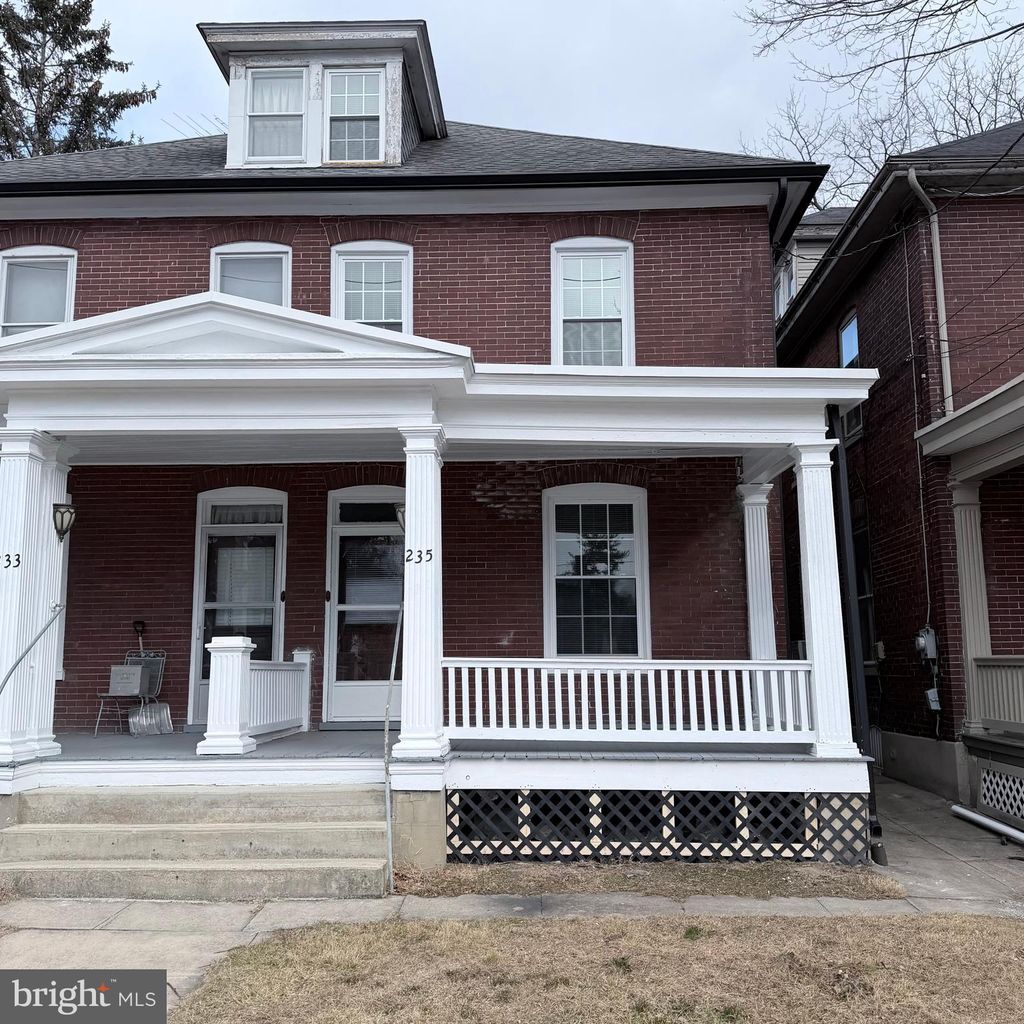 Photo of 235 Park Ave, CHAMBERSBURG, PA 17201 (MLS # PAFL2032200)