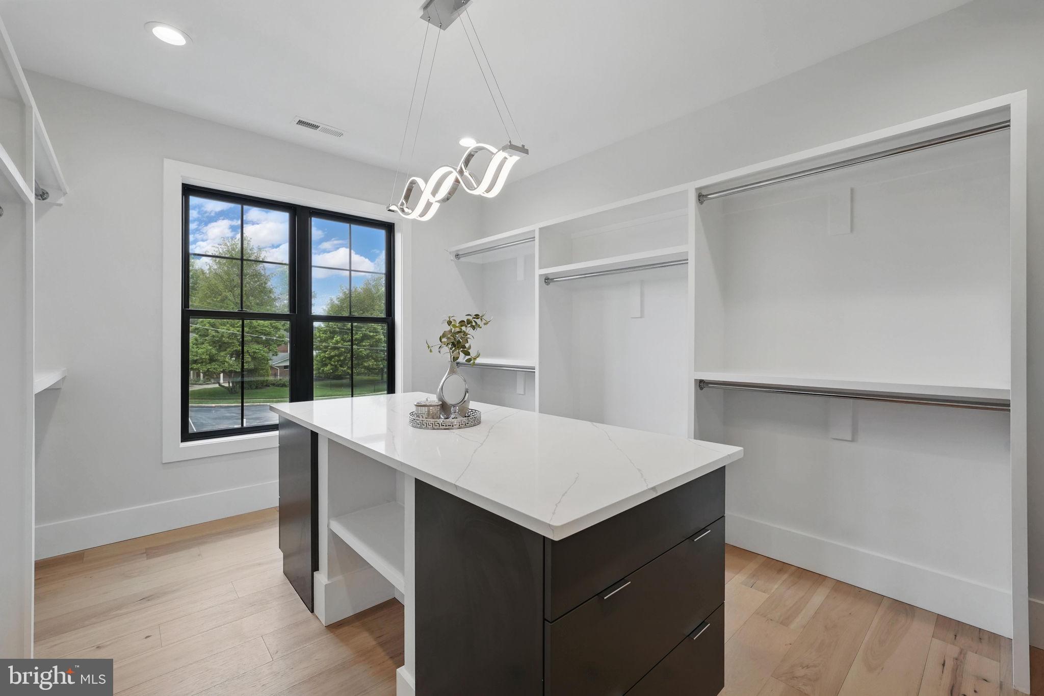 ROSEMONT - Residential