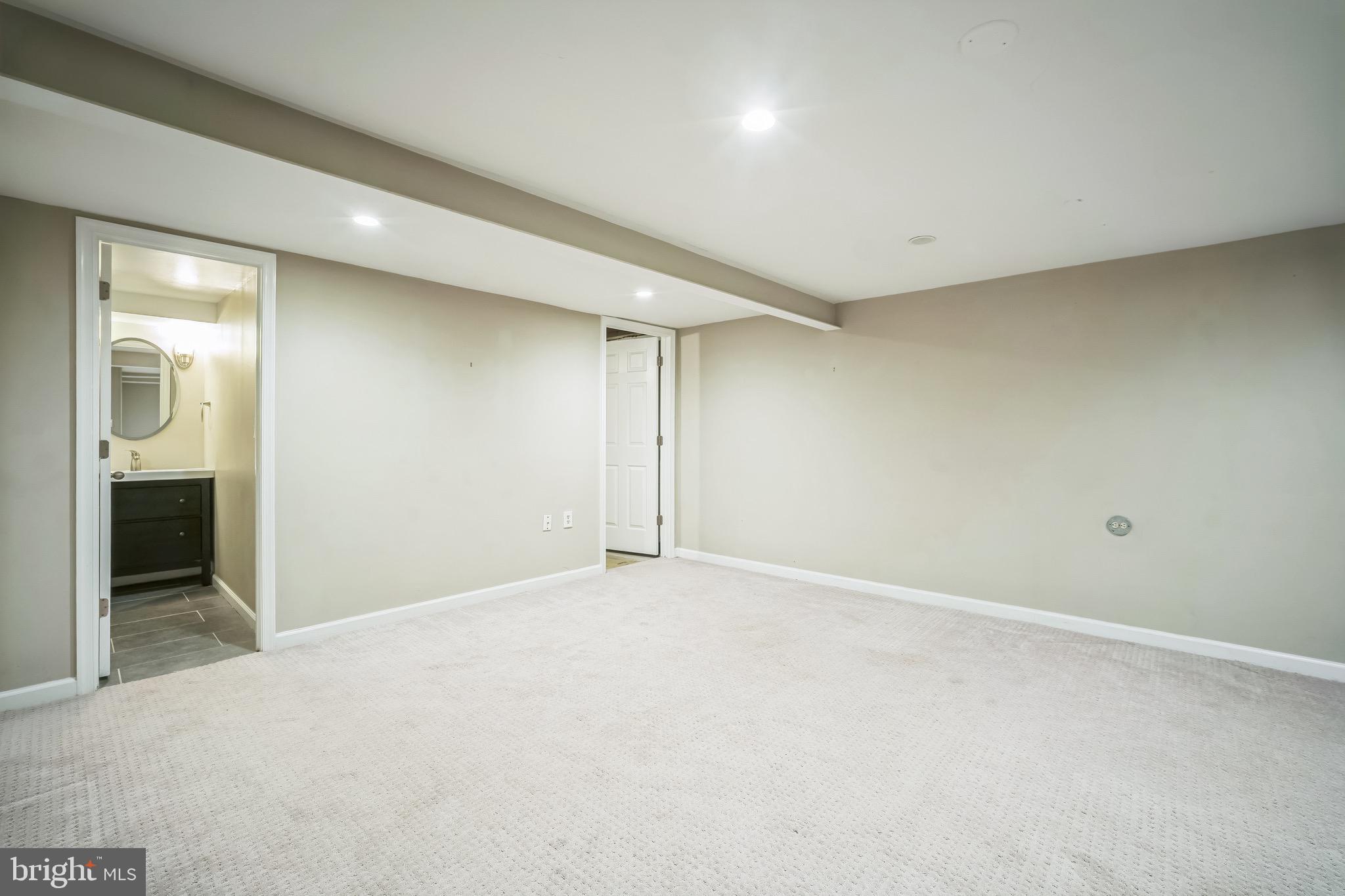 WARWICK VILLAGE - Residential Lease