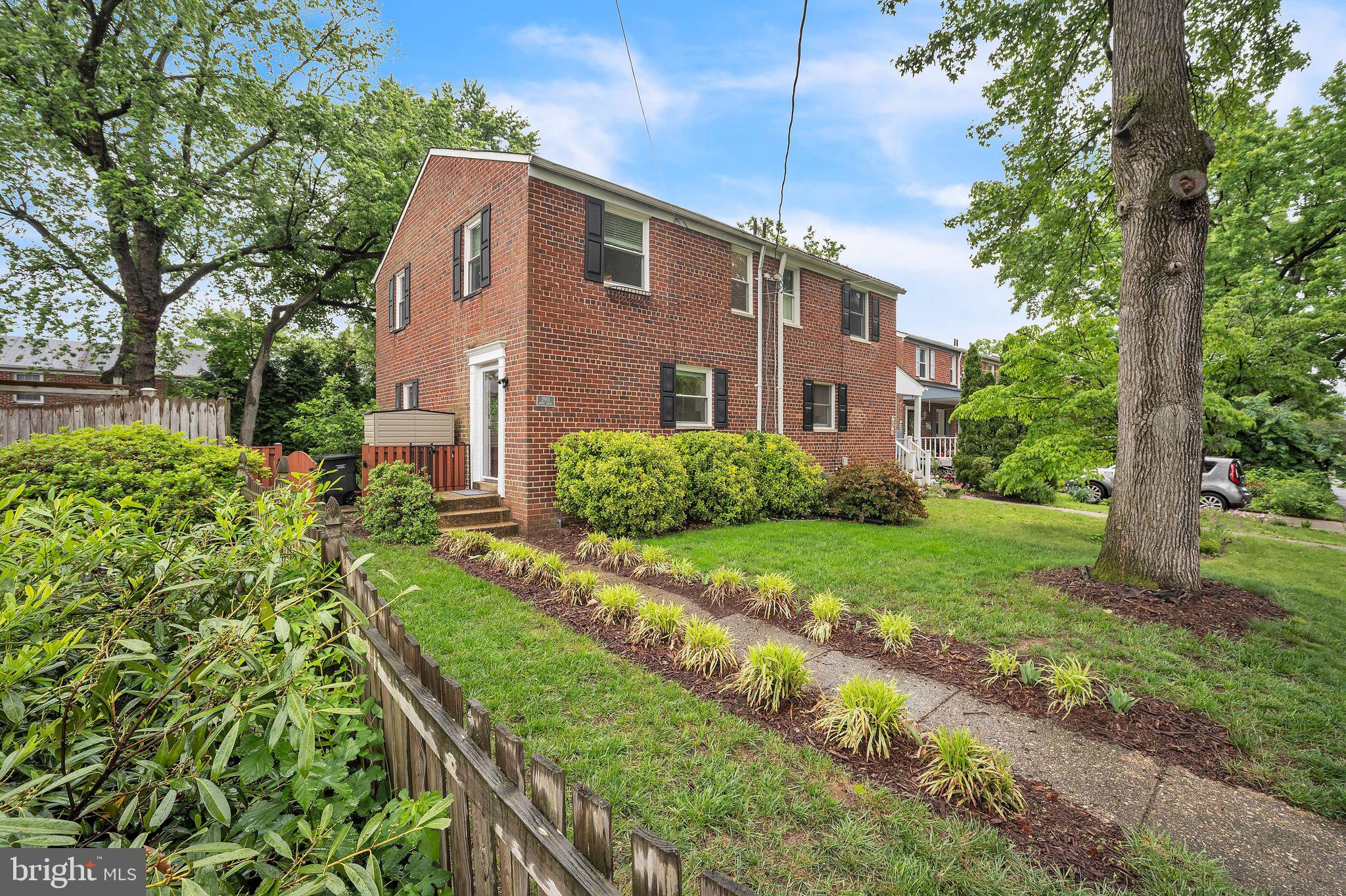 Welcome to 2901 Mosby Street — a light-filled, end-unit townhome tucked into the quiet, tree-lined streets of Warwick Village. If you’ve been looking for charm, convenience, and walkable Del Ray living, this one checks all the boxes.
Inside, you’ll find three comfortable bedrooms, two full baths, and warm, inviting spaces designed for everyday living. The kitchen opens to a bright dining area and cozy living room, and the finished basement adds extra flexibility — perfect for a home office, guest space, or movie night hangout.
The backyard is fully fenced and ready for grilling, lounging, or your morning cup of coffee — and yes, your pet is welcome here too.
And when you’re ready to step out, you’re just blocks from all the Del Ray favorites — coffee shops, local dining, weekend farmers markets, yoga studios, and more. With easy access to Metro, 395, DCA, and D.C., the commute is quick — but the best part is coming home.
If you’ve been dreaming of life in a neighborhood that feels like a true community, you’ll love calling Warwick Village home.
