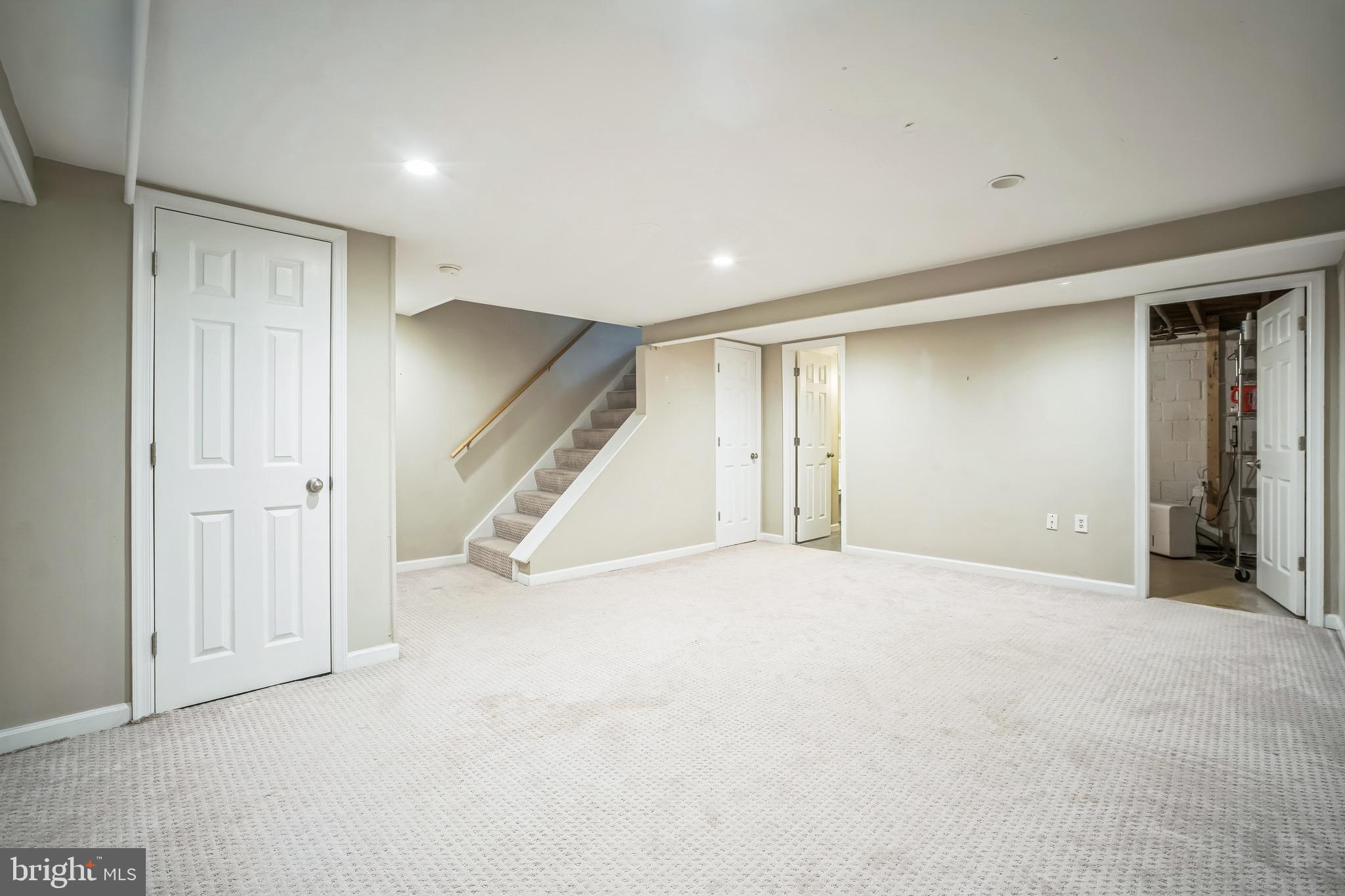 WARWICK VILLAGE - Residential Lease