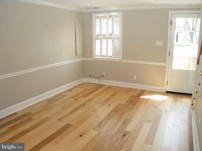 OLD TOWN - Residential Lease