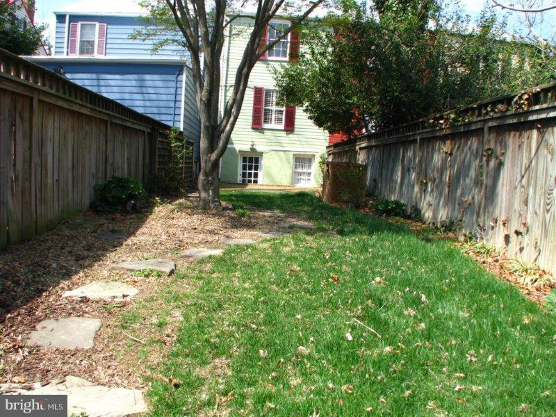 OLD TOWN - Residential Lease