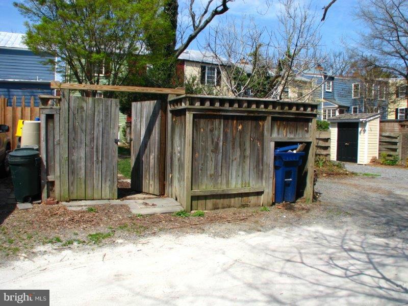 OLD TOWN - Residential Lease