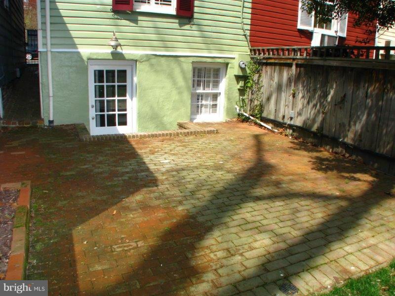 OLD TOWN - Residential Lease