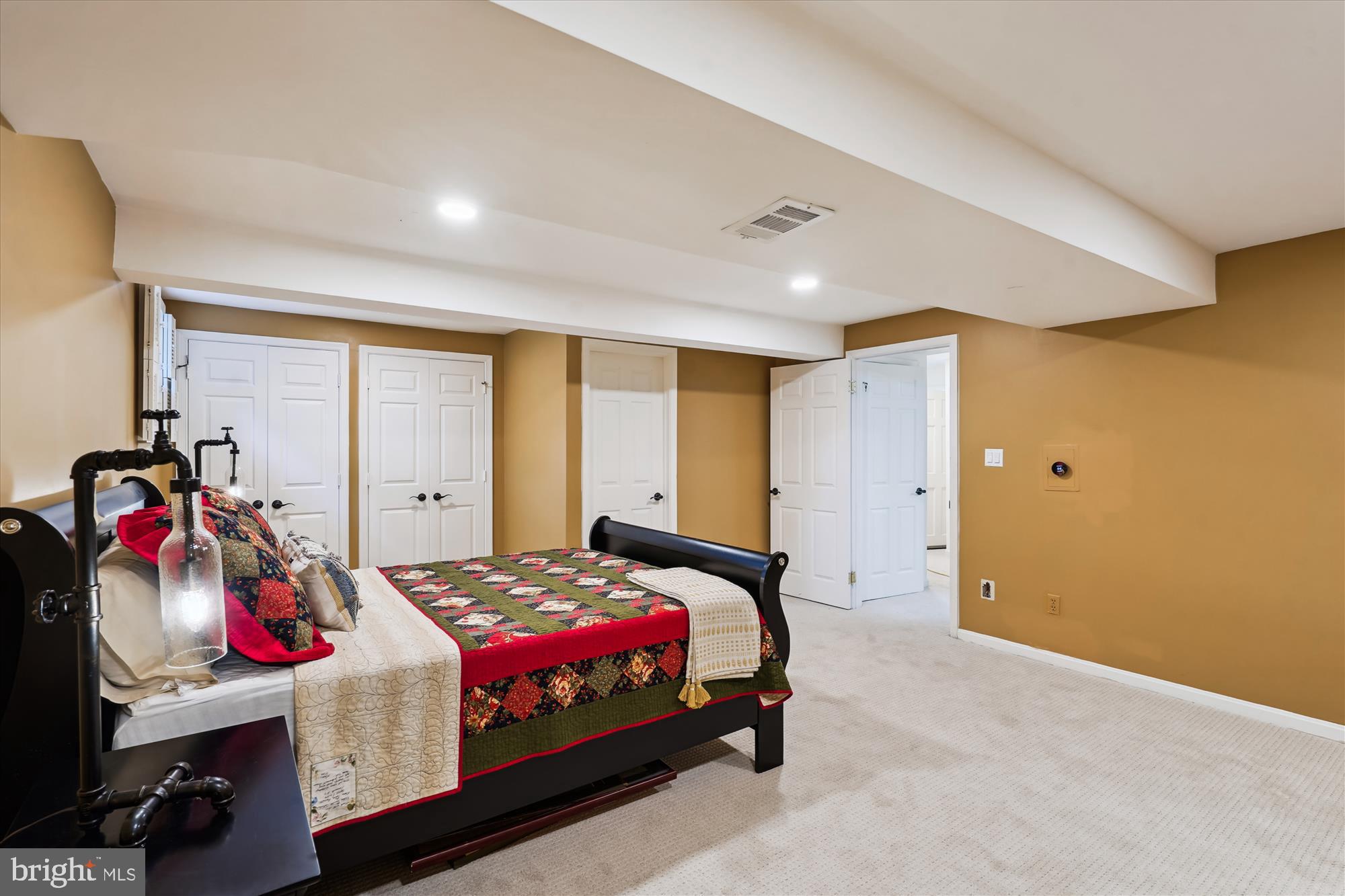 MONTROSE WOODS - Residential