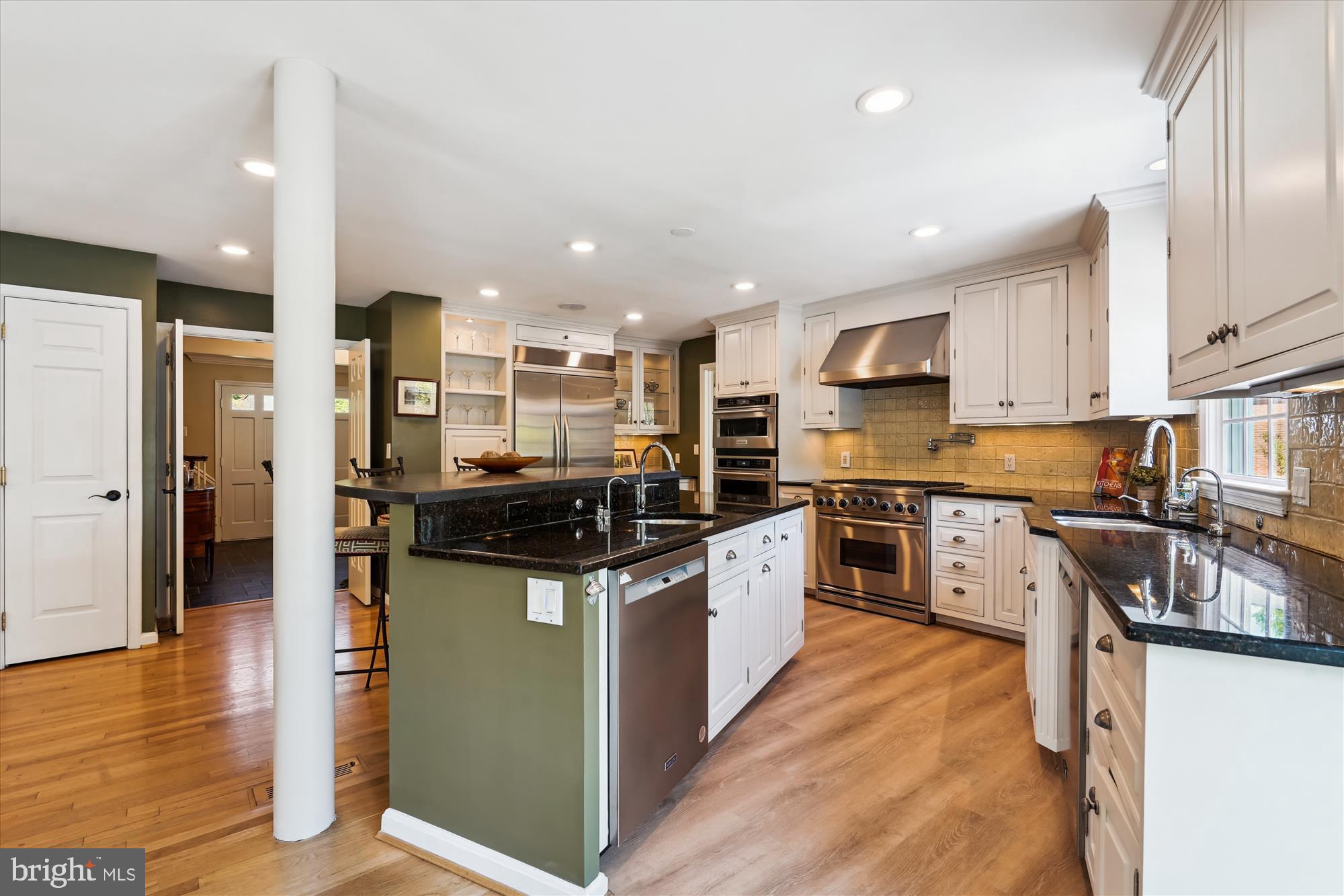 MONTROSE WOODS - Residential