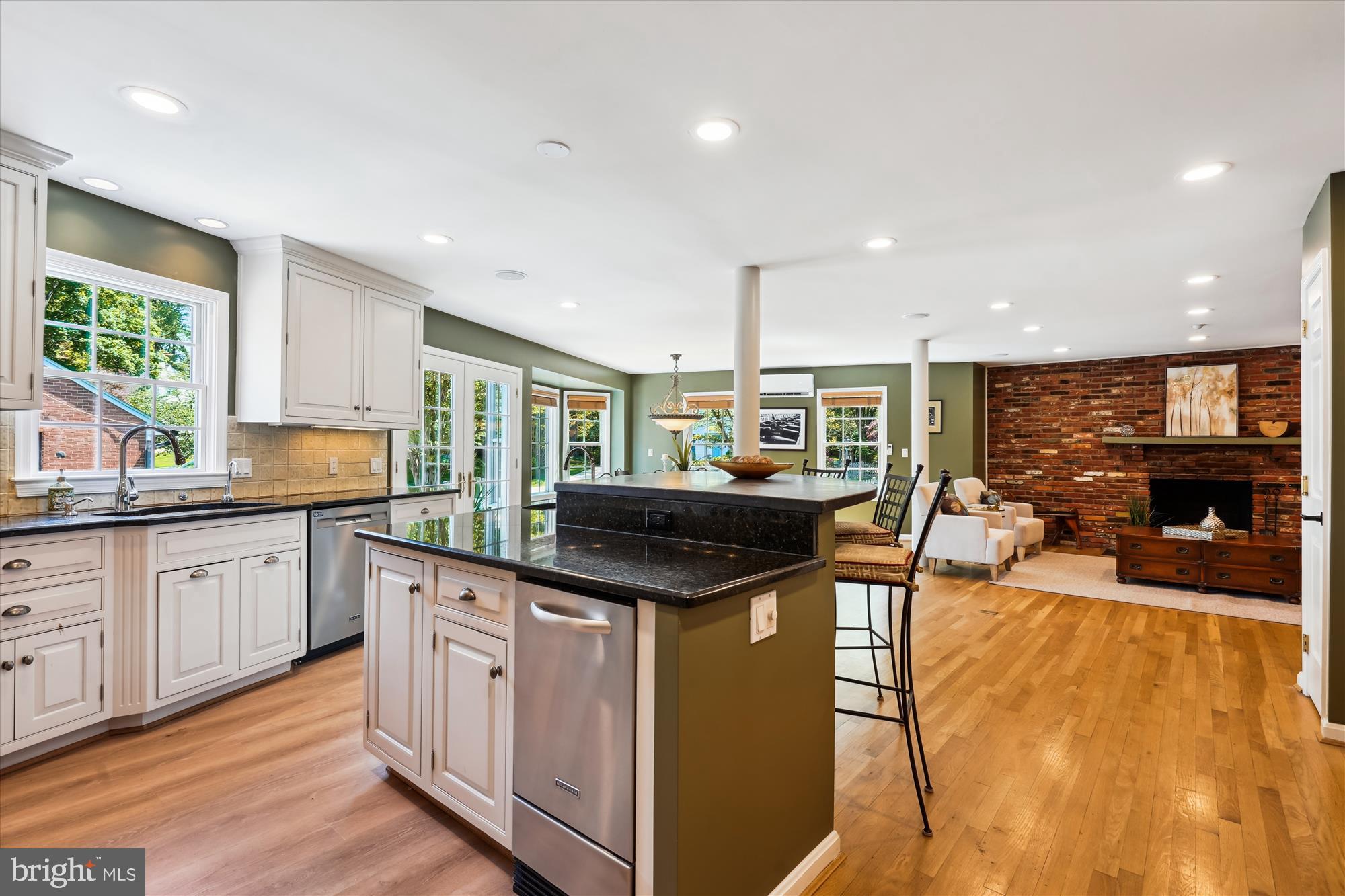 MONTROSE WOODS - Residential