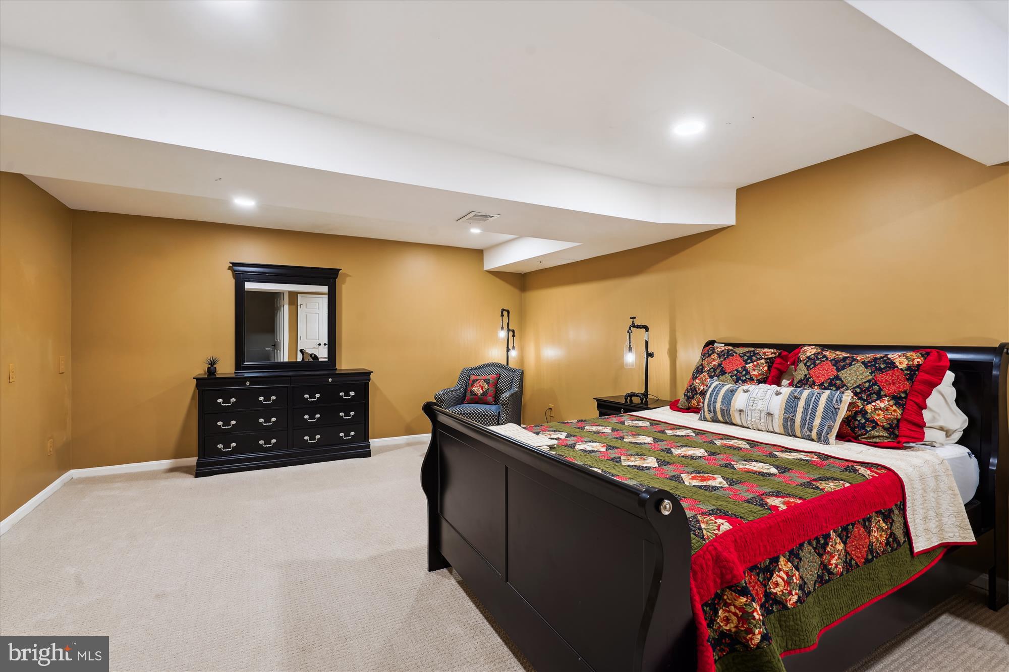 MONTROSE WOODS - Residential