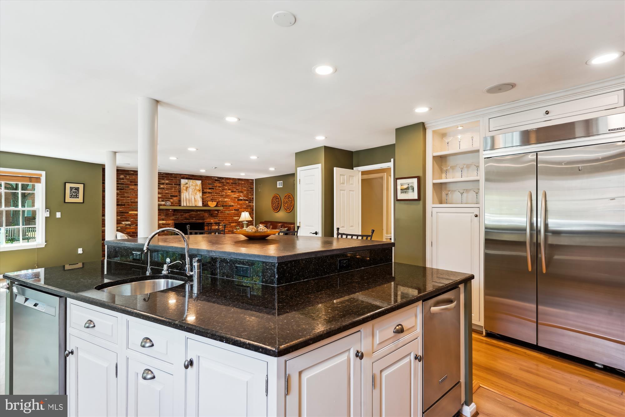 MONTROSE WOODS - Residential