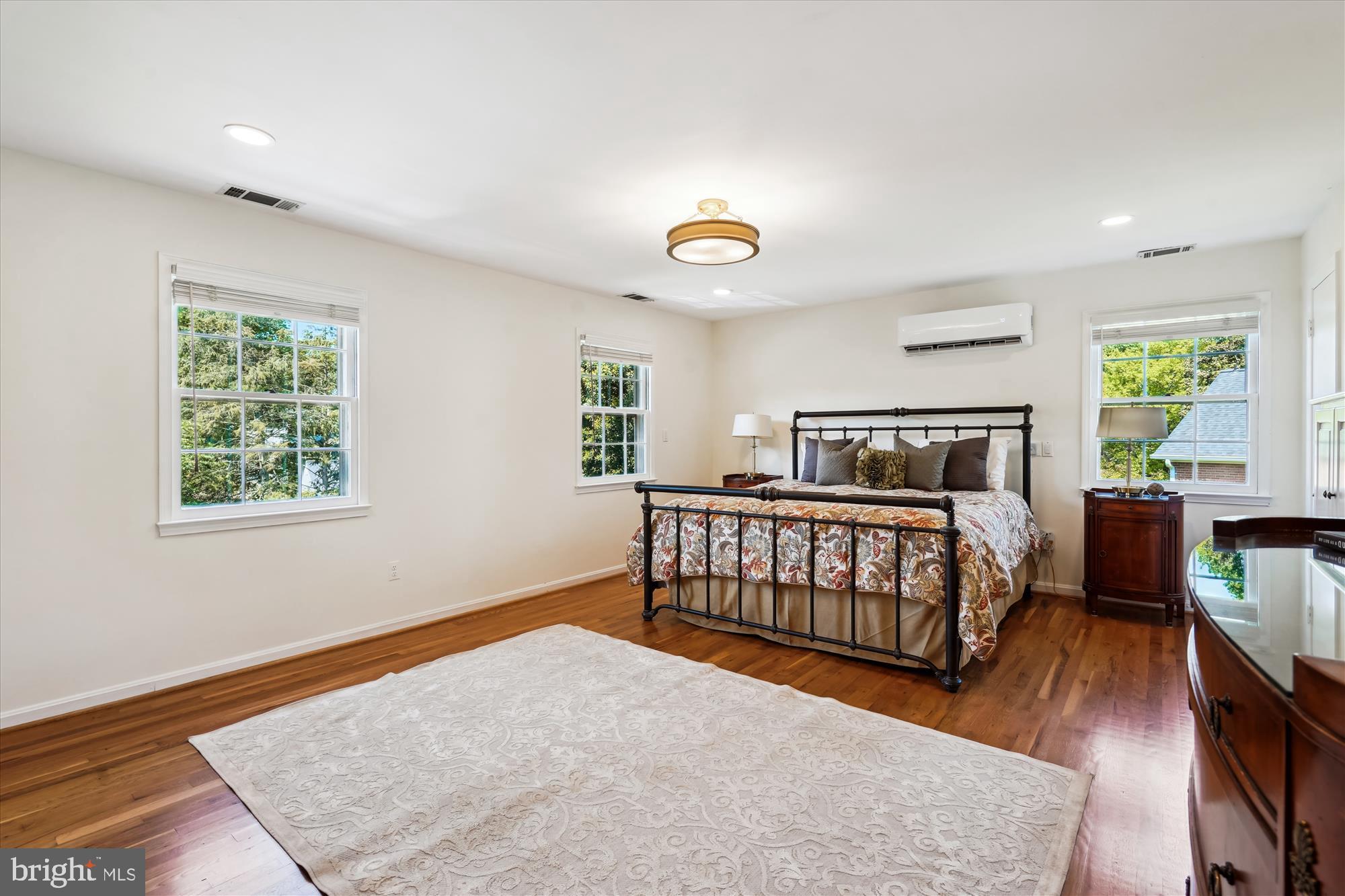 MONTROSE WOODS - Residential