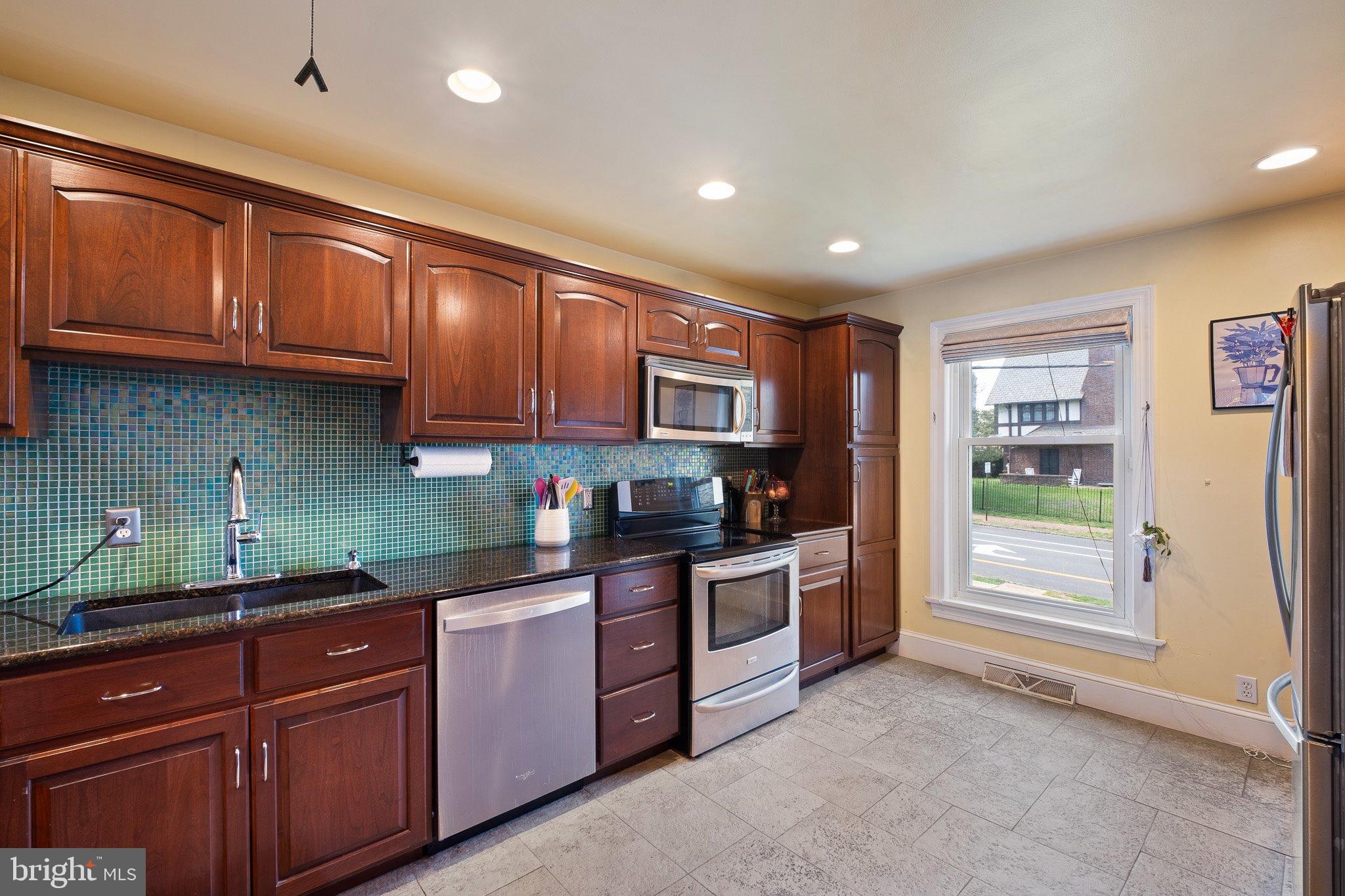 COOL SPRING - Residential