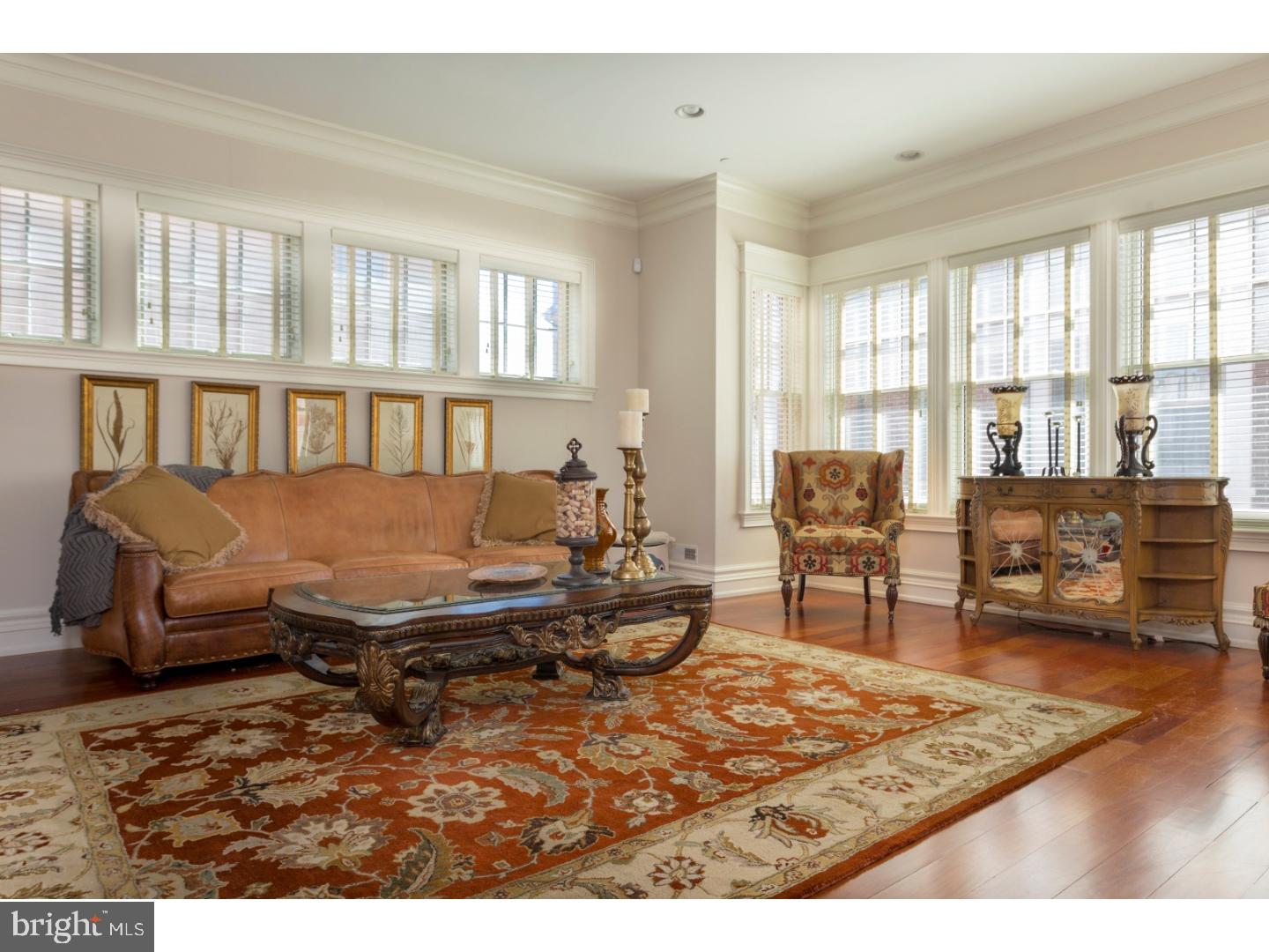 QUEEN VILLAGE - Residential