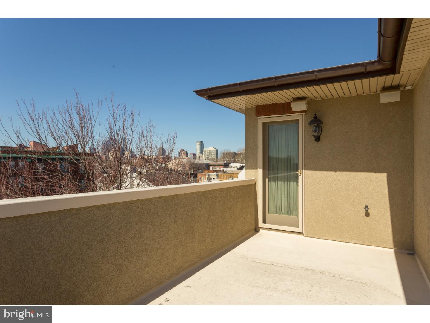 QUEEN VILLAGE - Residential