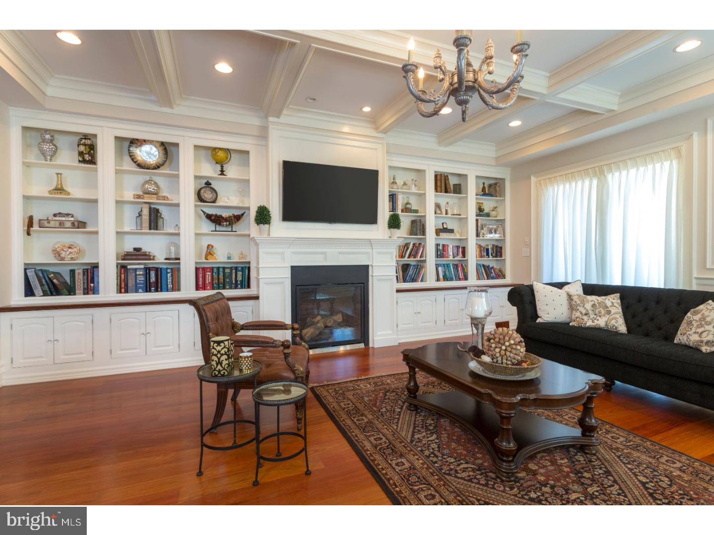 QUEEN VILLAGE - Residential