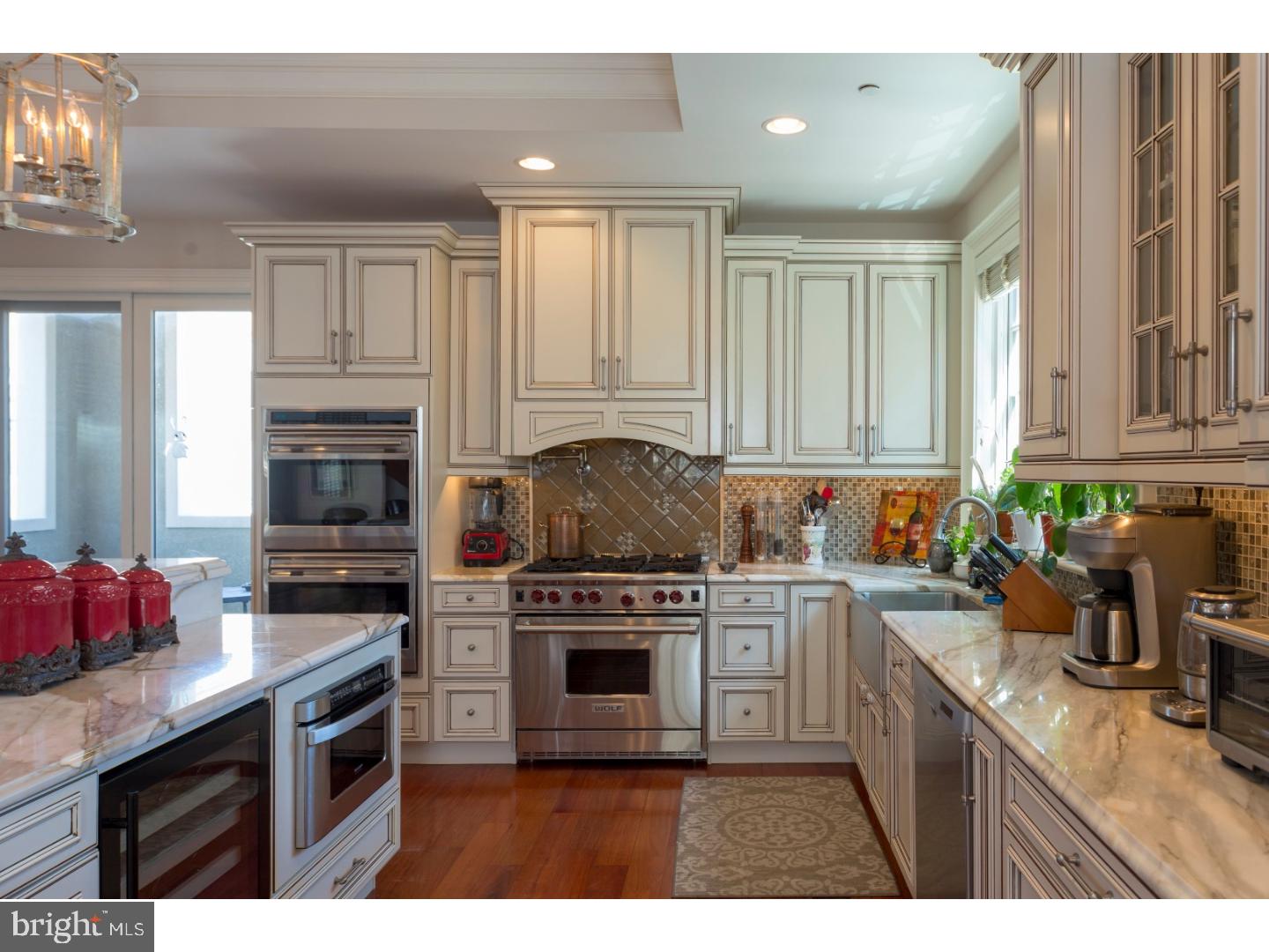 QUEEN VILLAGE - Residential