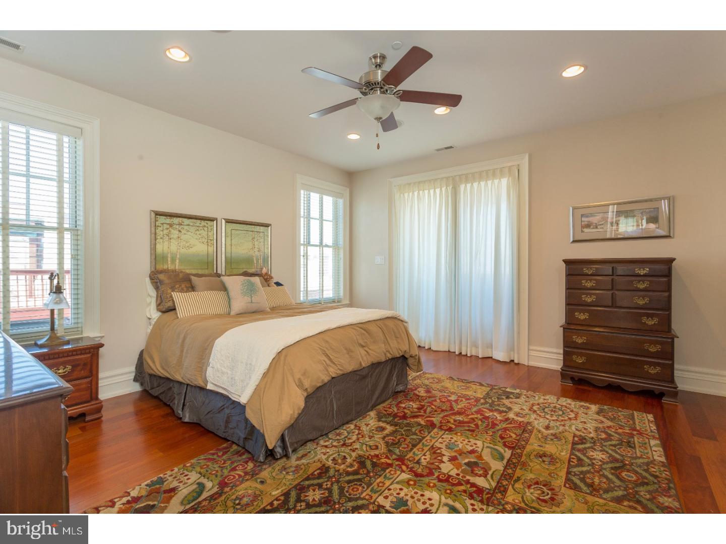 QUEEN VILLAGE - Residential