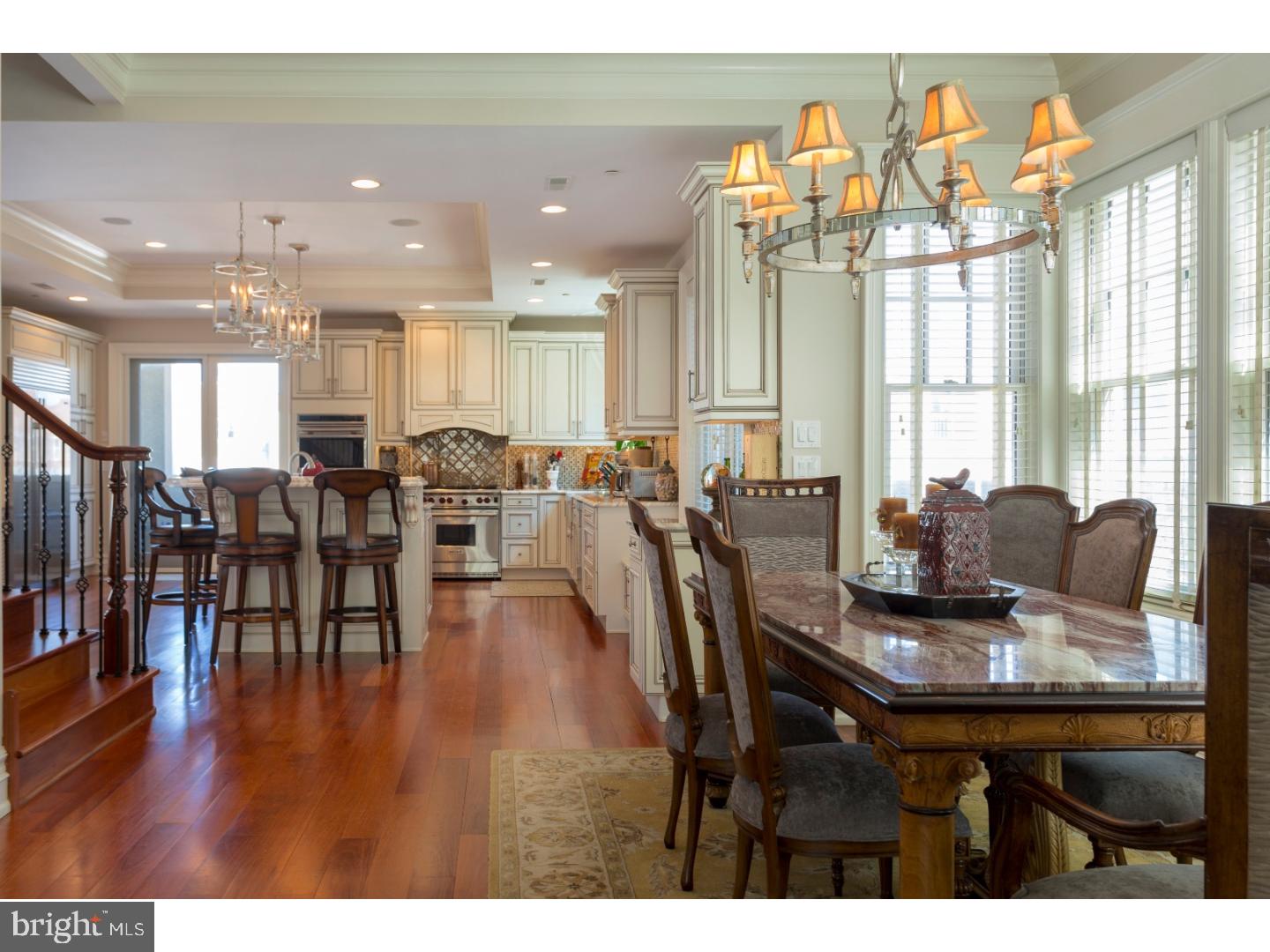 QUEEN VILLAGE - Residential