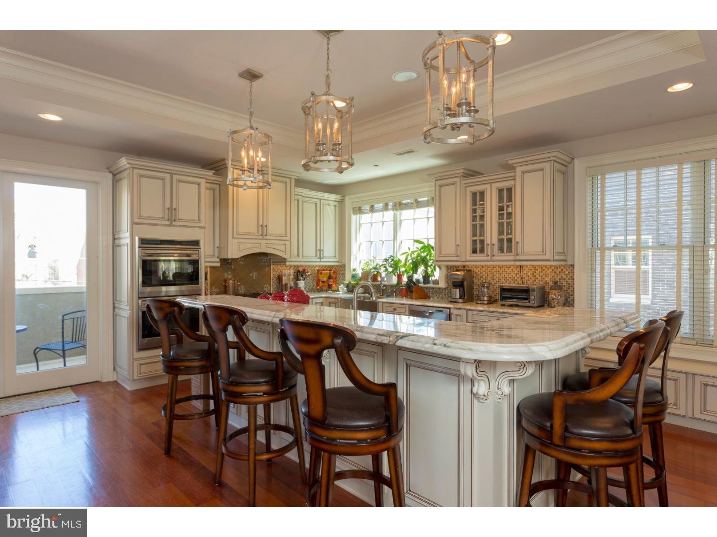 QUEEN VILLAGE - Residential