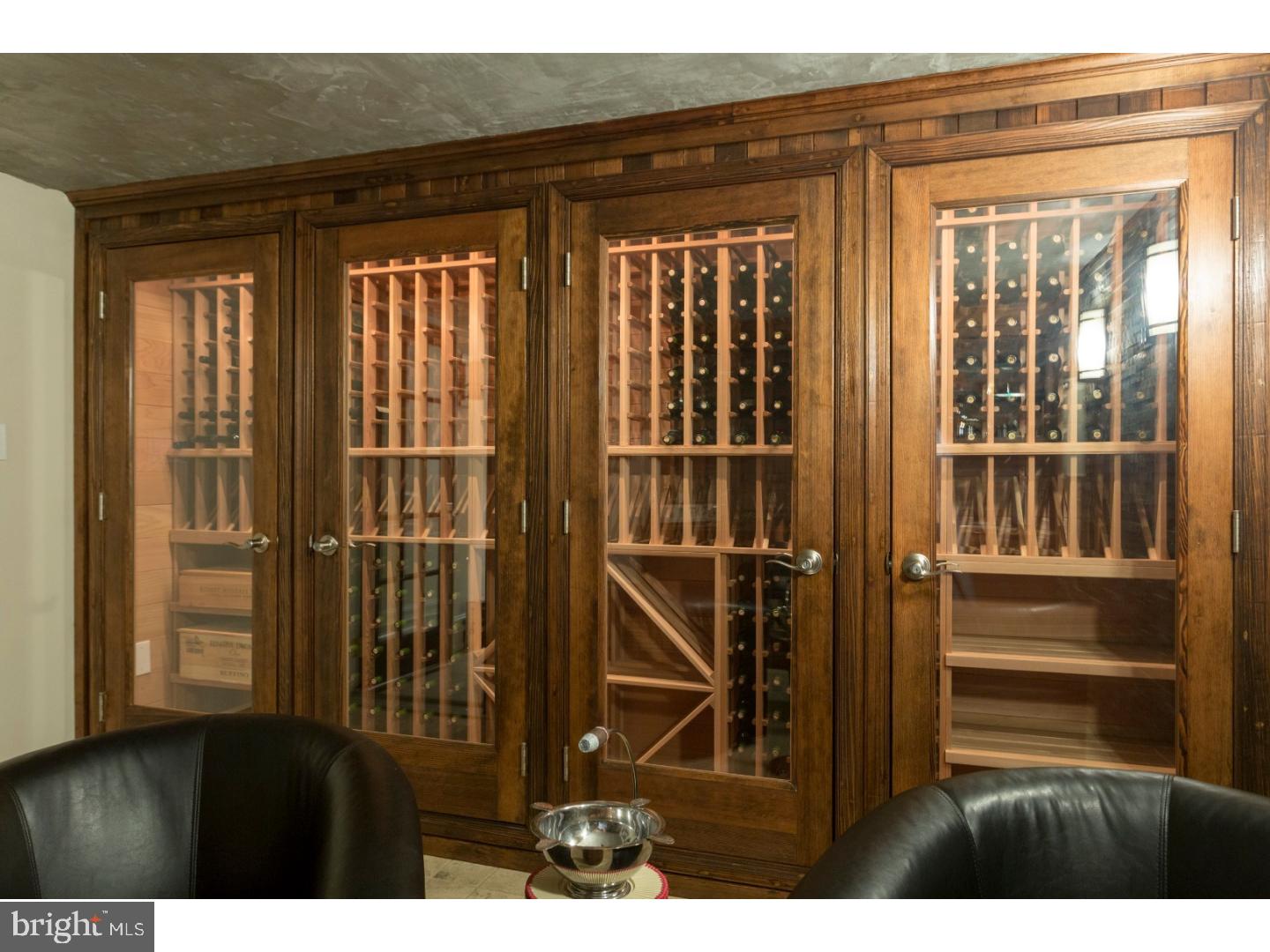 QUEEN VILLAGE - Residential