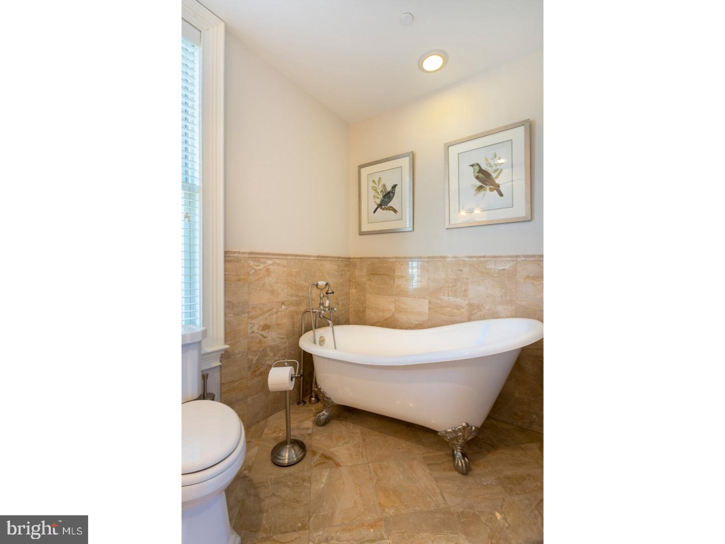 QUEEN VILLAGE - Residential