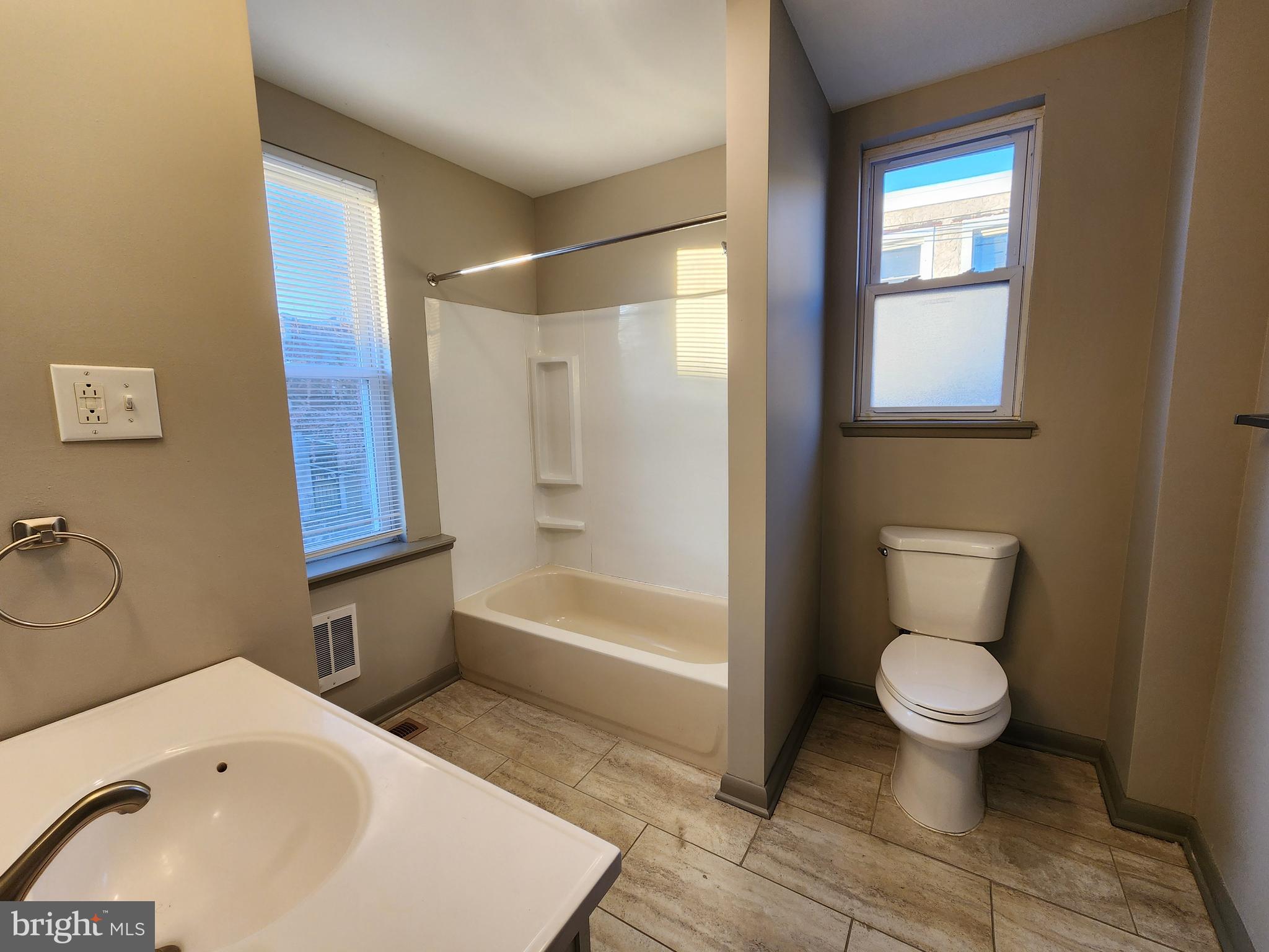 STRAWBERRY MANSION - Residential Lease