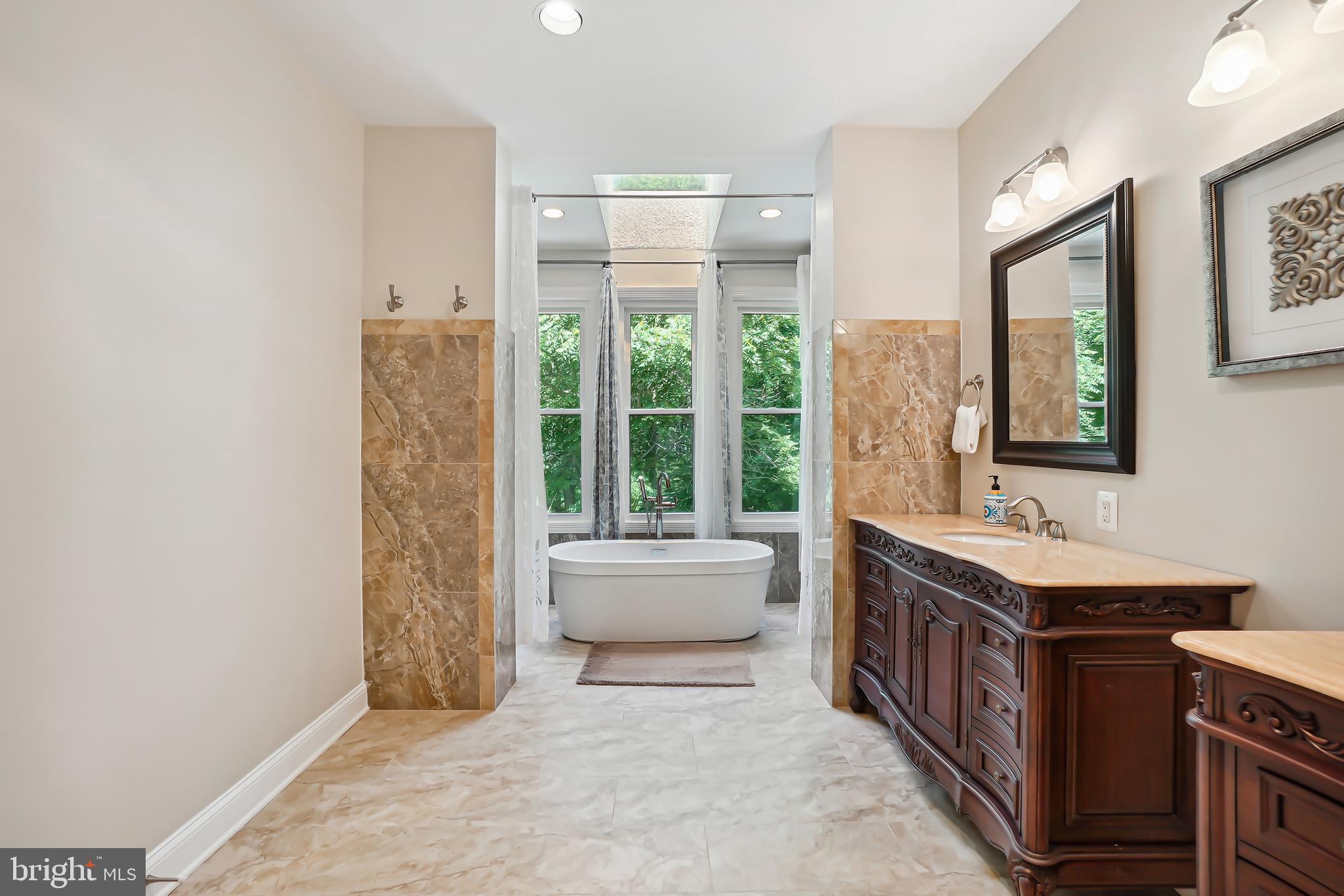 LAKE POTOMAC - Residential