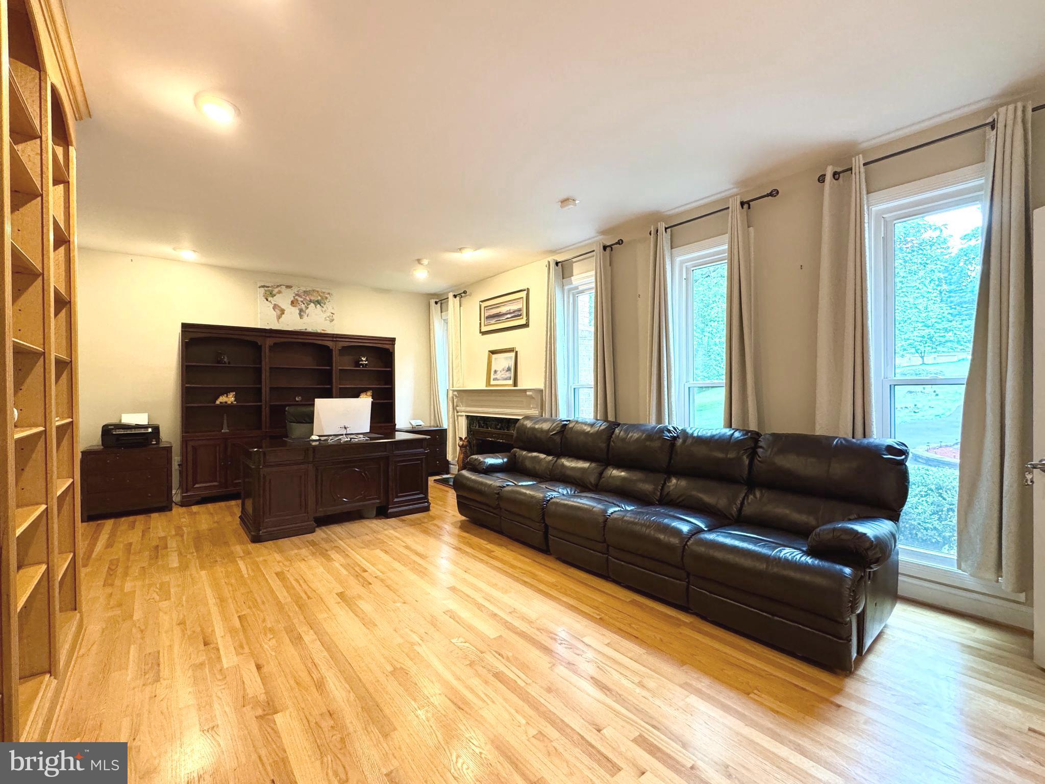 LAKE POTOMAC - Residential