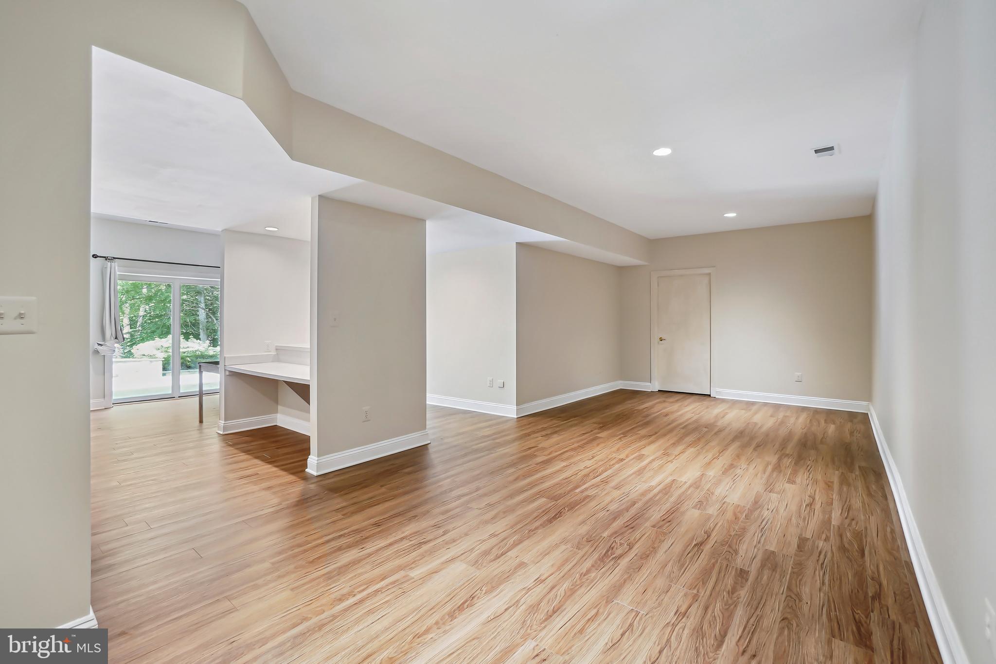 LAKE POTOMAC - Residential