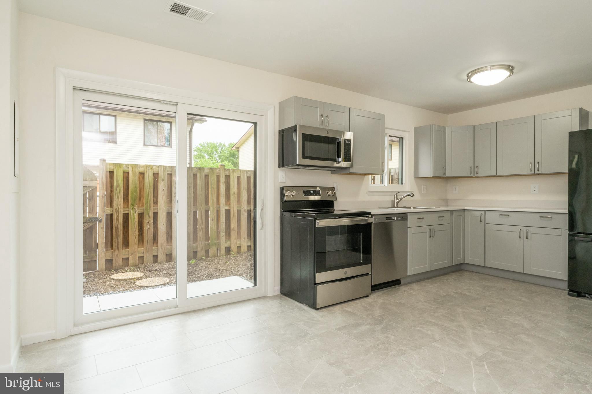 PINEWOOD LAWNS - Residential