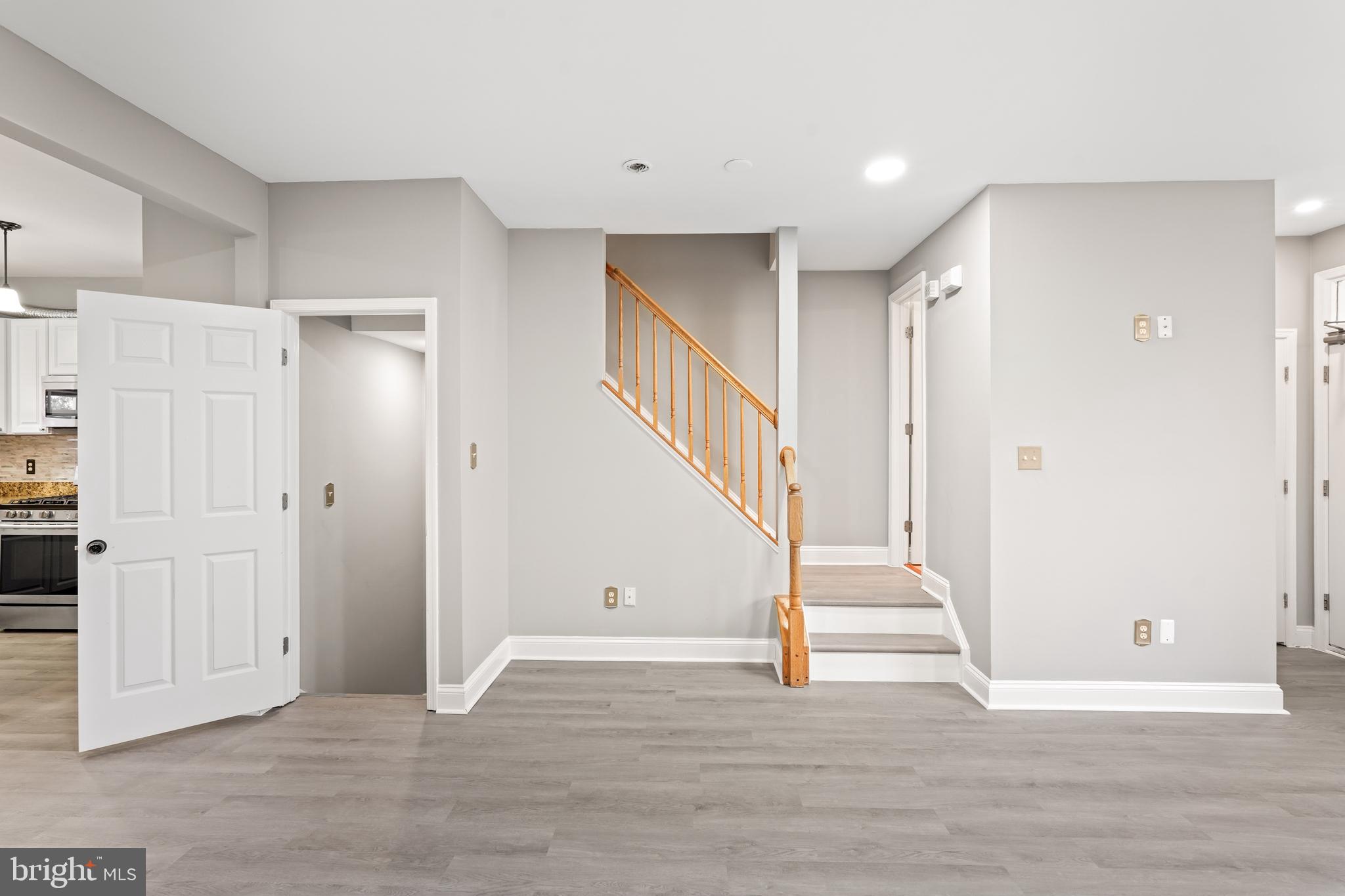 RIVER OAKS - Residential