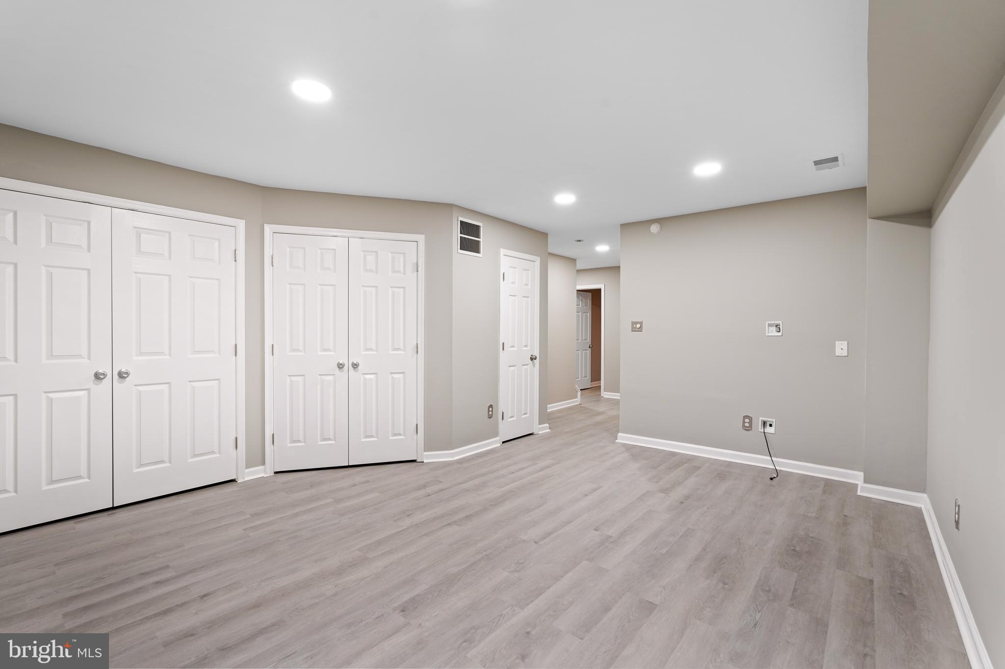 RIVER OAKS - Residential