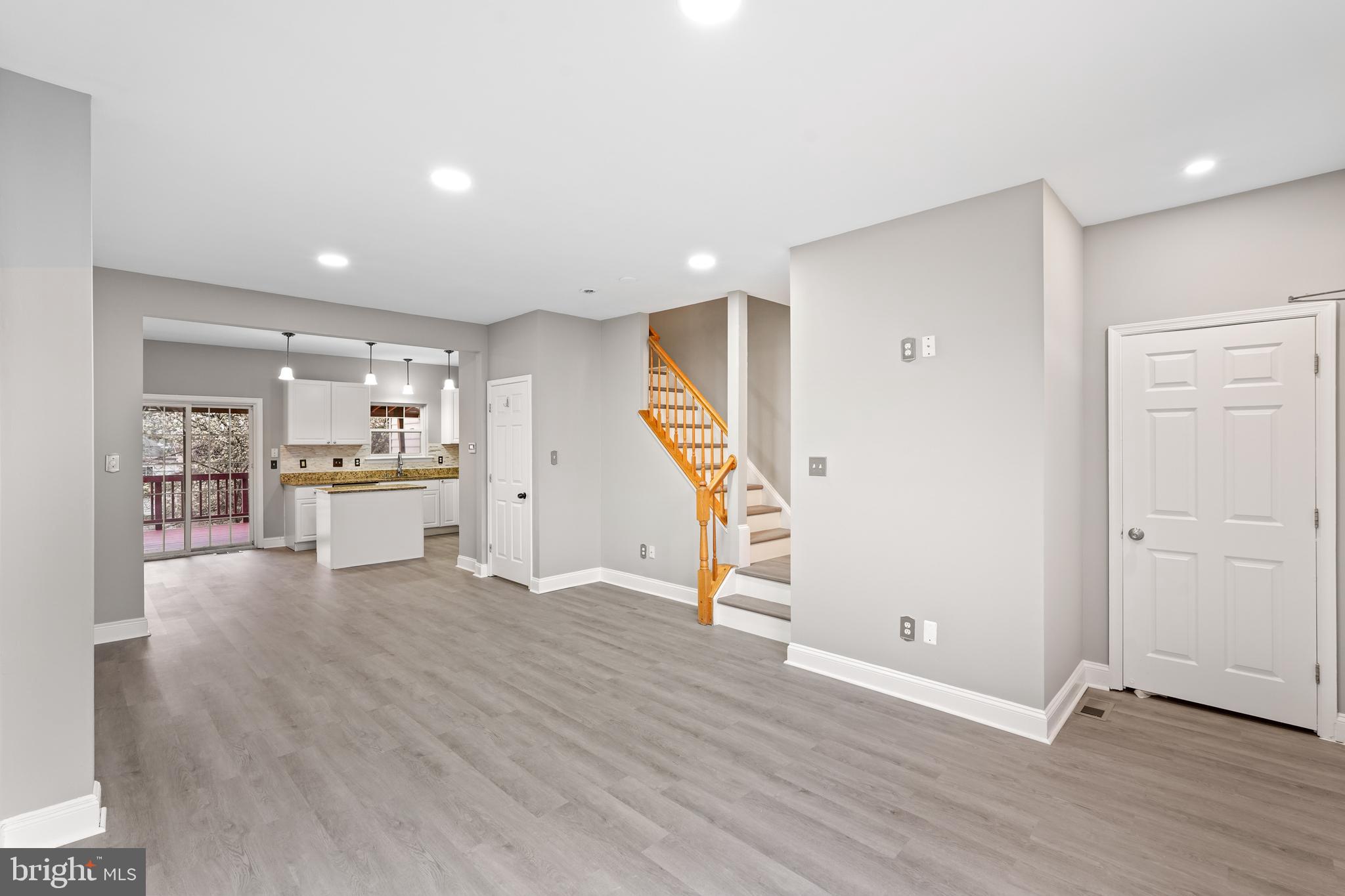 RIVER OAKS - Residential